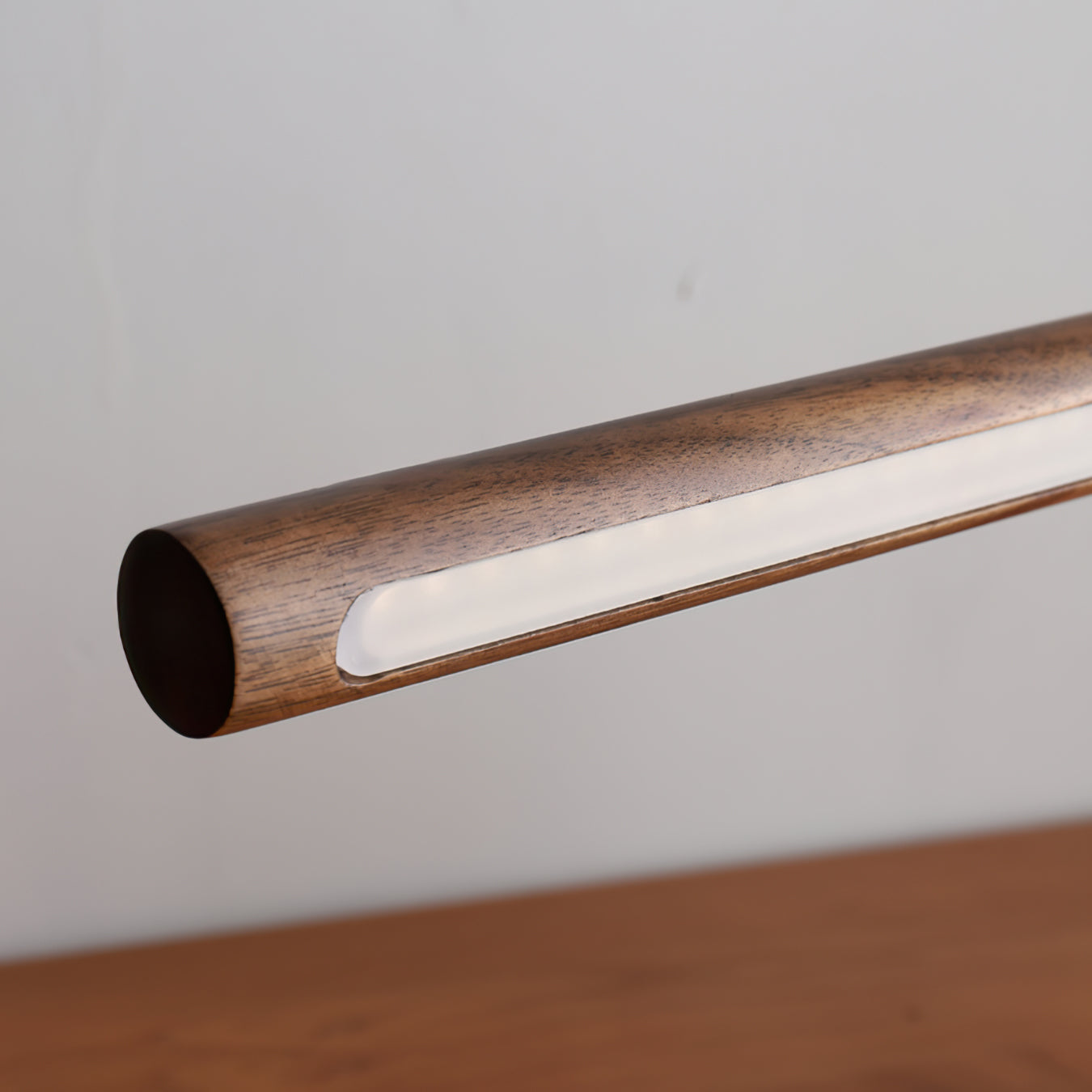 Banker Slim Table Lamp - Lumpaz