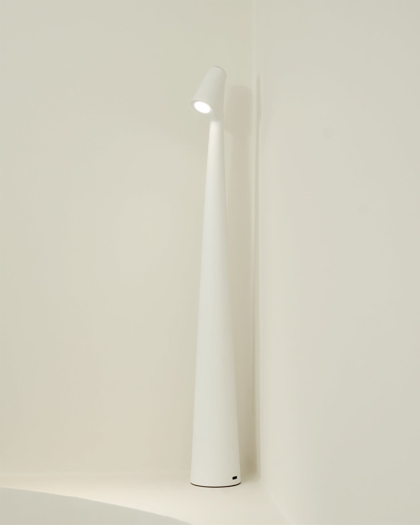 Africa Built-in Battery Table Lamp - Lumpaz