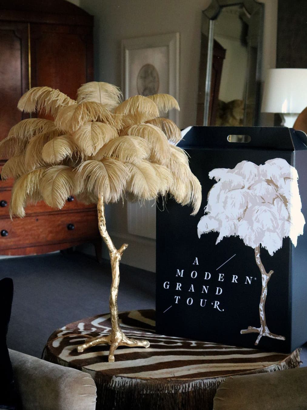 Ostrich Feather Table Lamp - Lumpaz