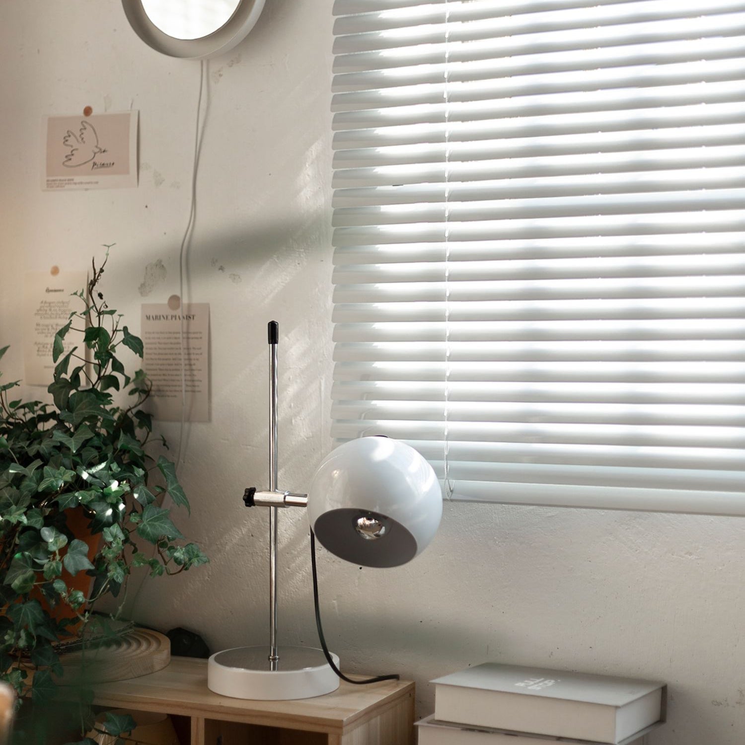 Ball Bracket Table Lamp - Lumpaz