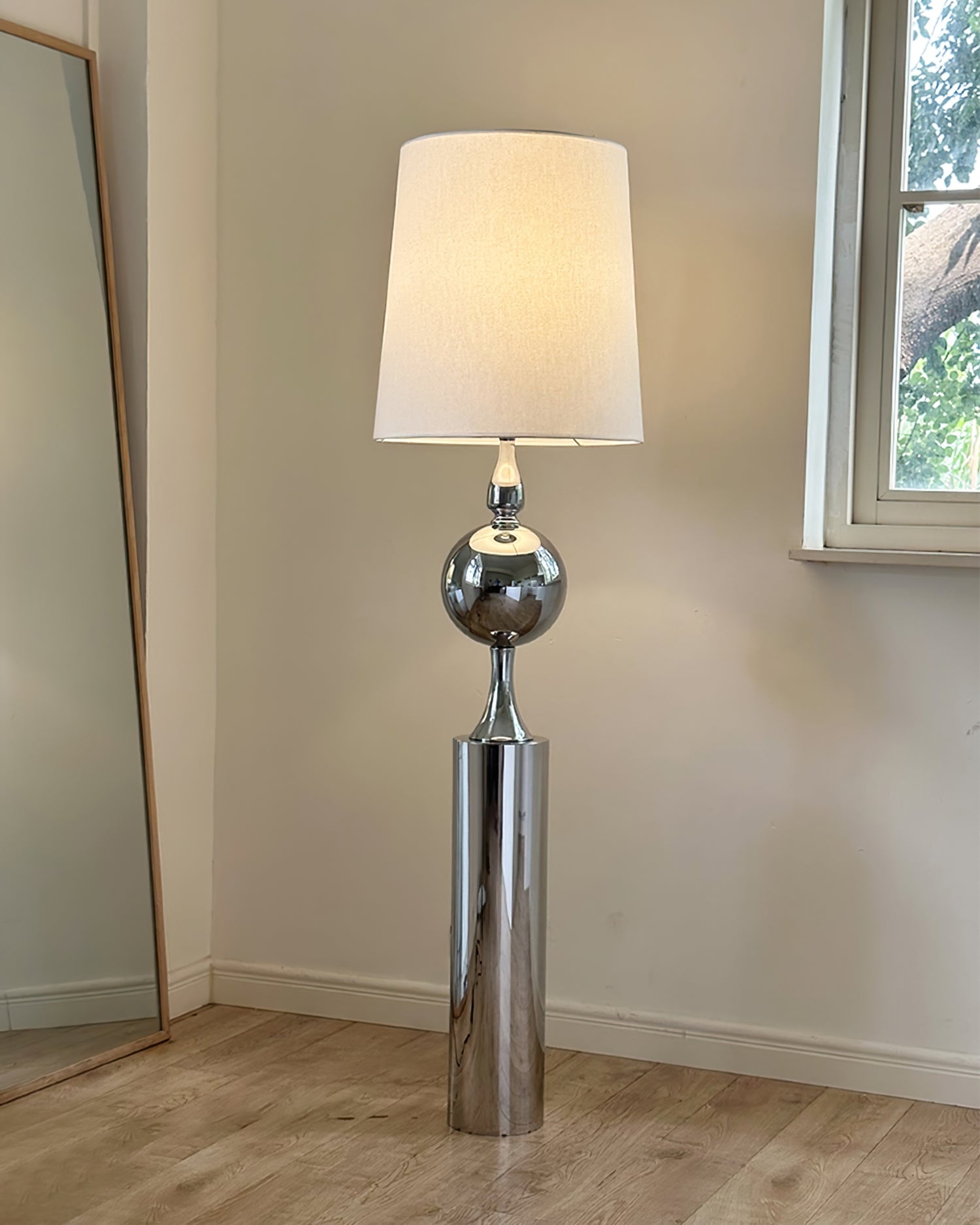 Extraterrestrial Floor Lamp - Lumpaz