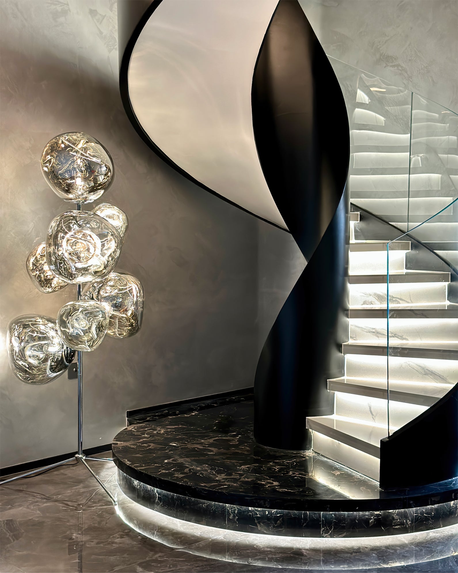 Lava Cone Floor Lamp - Lumpaz