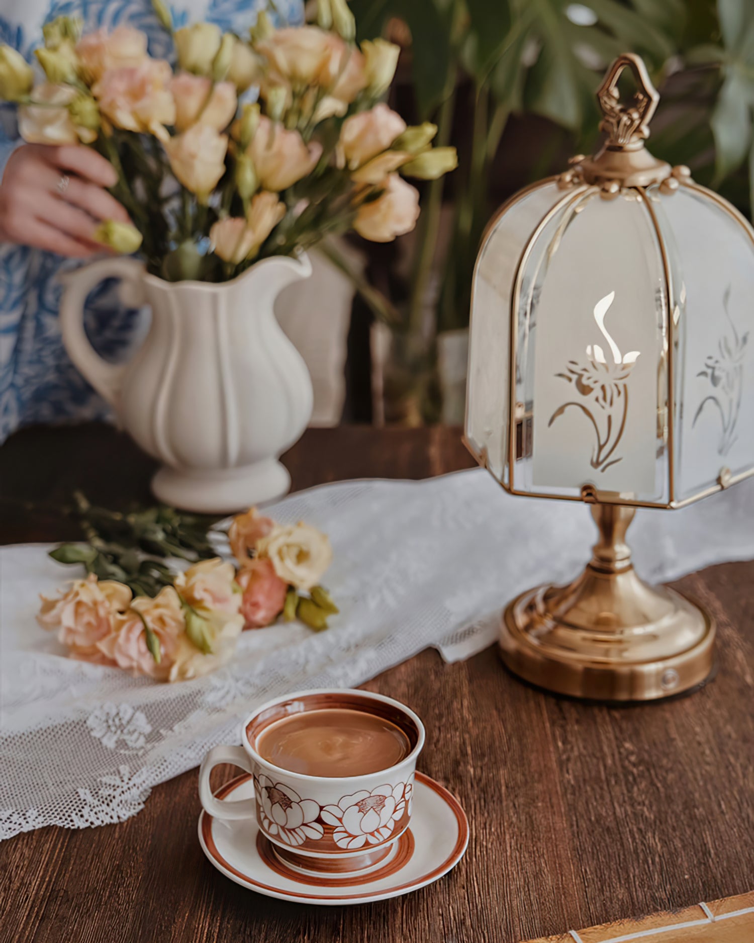 Orchid Glass Table Lamp - Lumpaz