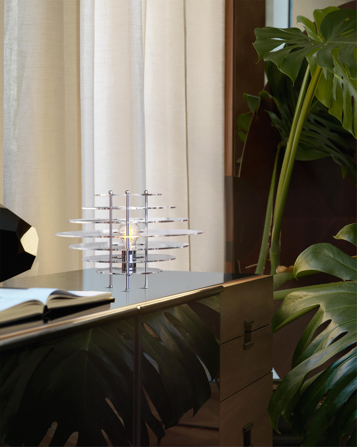 Saturn Chrome Table Lamp - Lumpaz