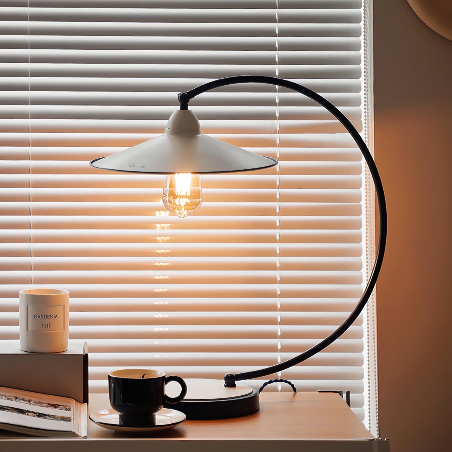 Swan Blue Table Lamp - Lumpaz