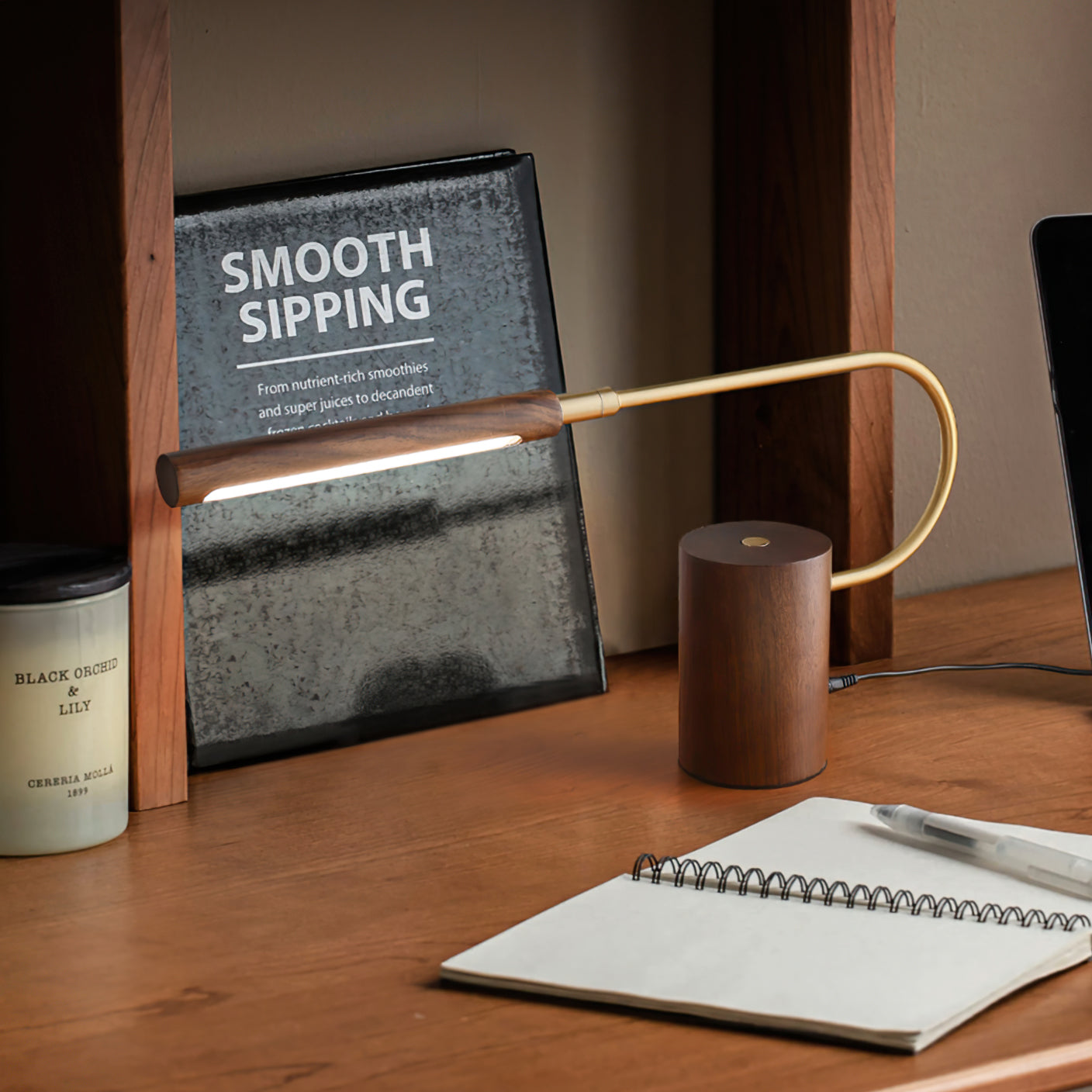 Banker Slim Table Lamp - Lumpaz