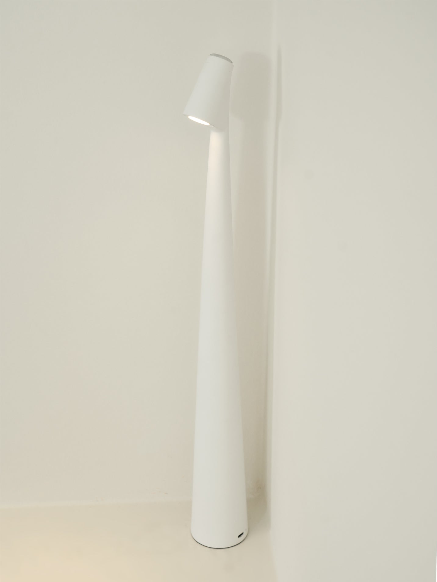 Africa Built-in Battery Table Lamp - Lumpaz
