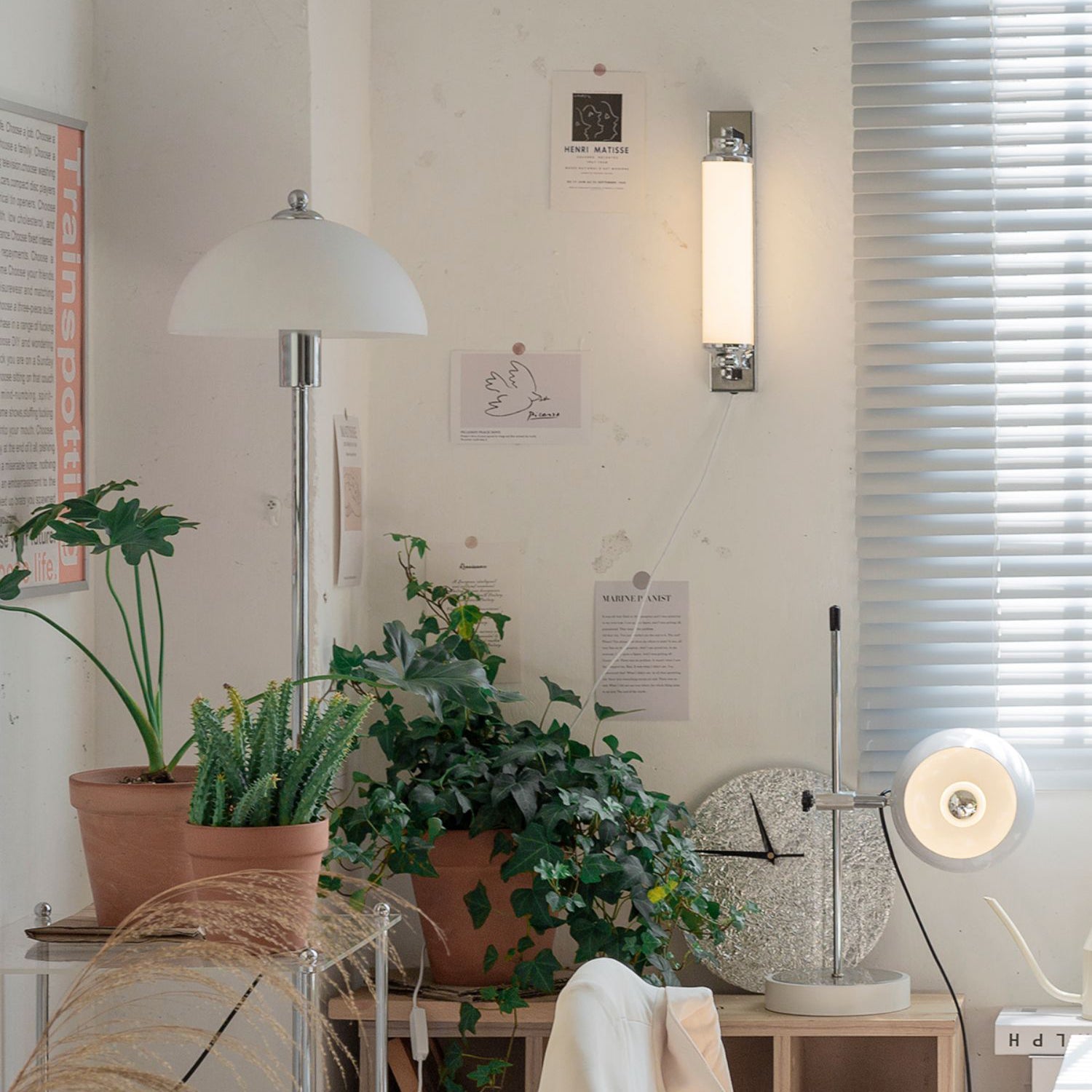 Ball Bracket Table Lamp - Lumpaz
