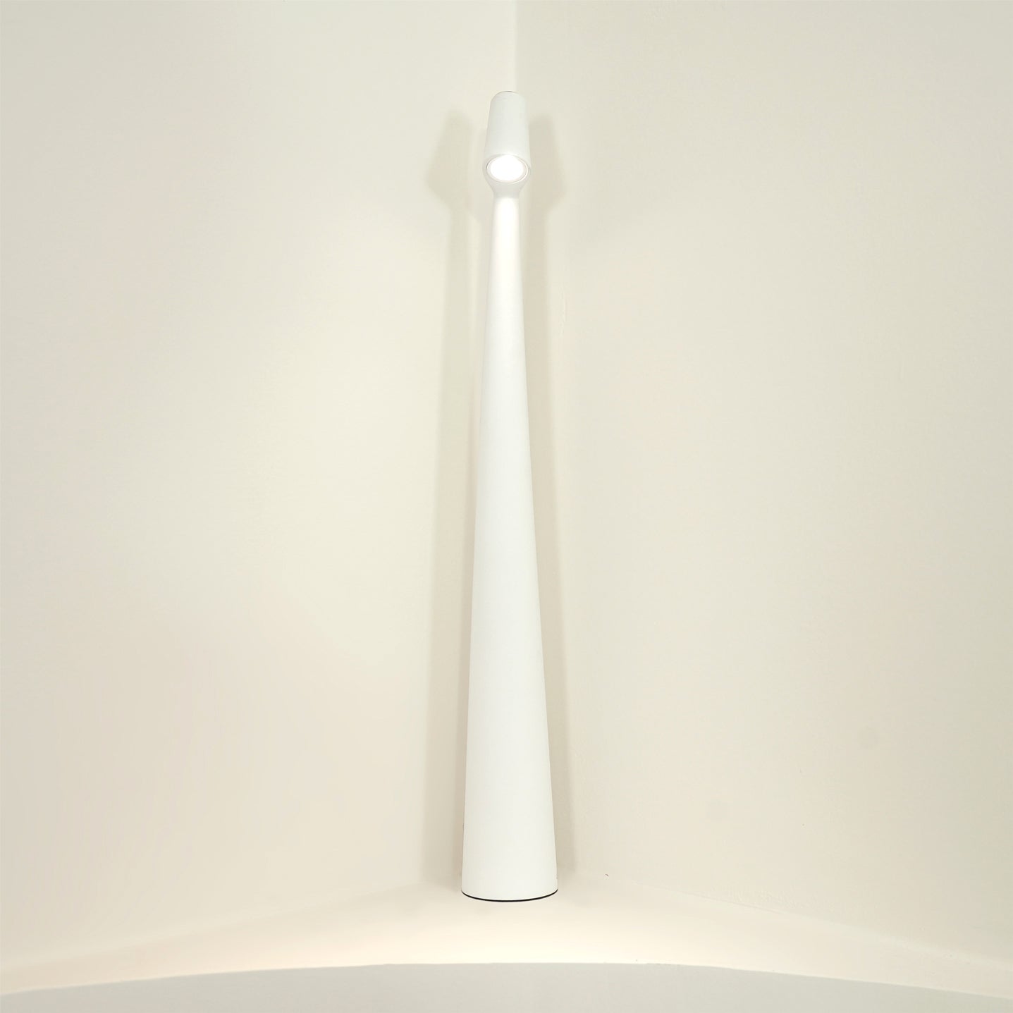 Africa Built-in Battery Table Lamp - Lumpaz