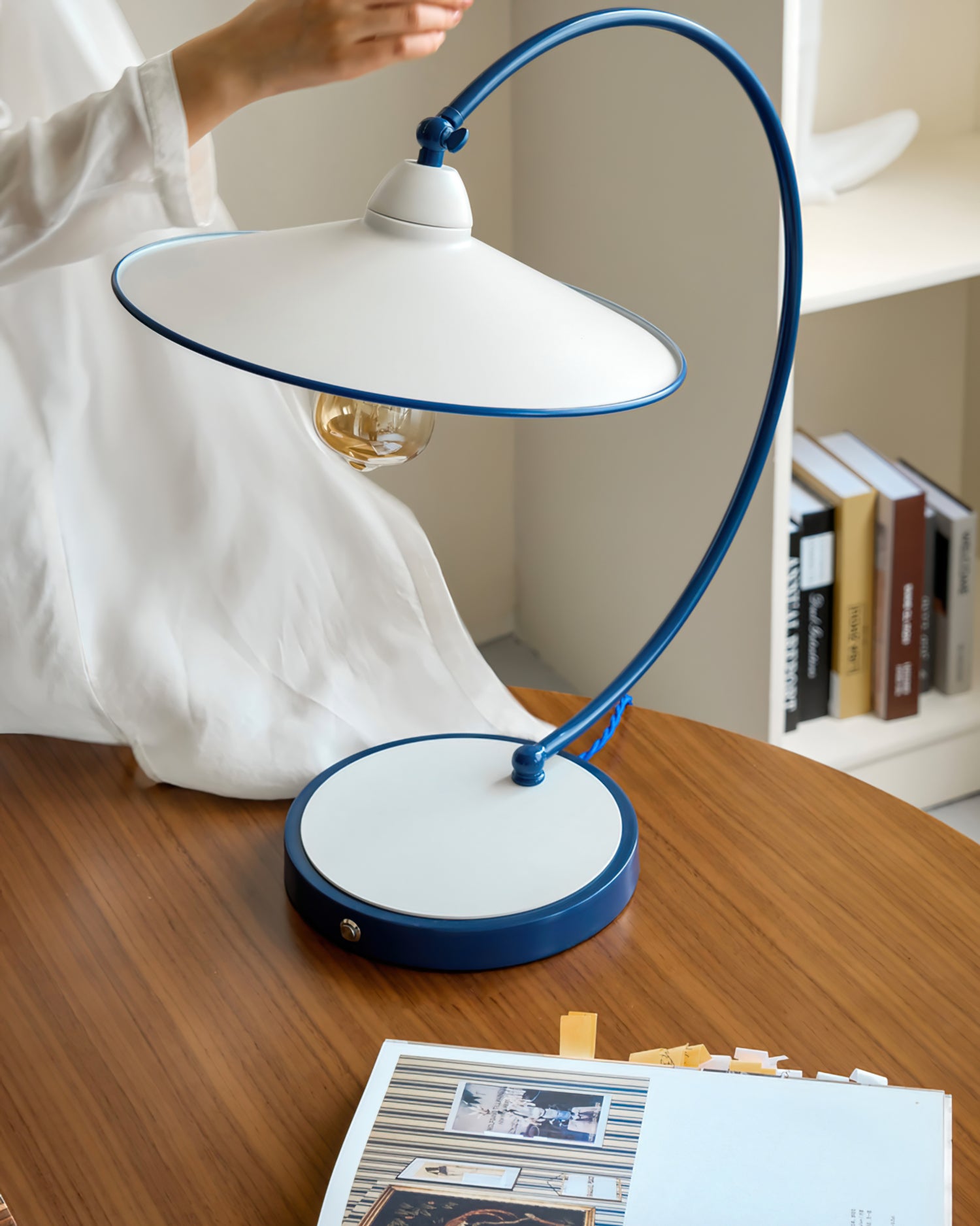 Swan Blue Table Lamp - Lumpaz