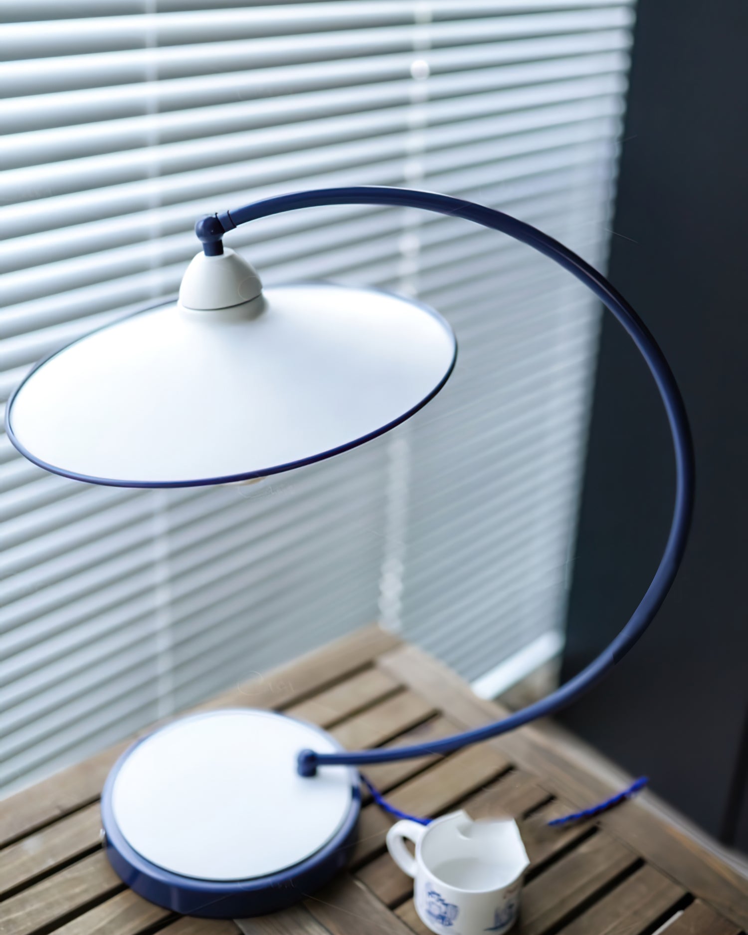 Swan Blue Table Lamp - Lumpaz