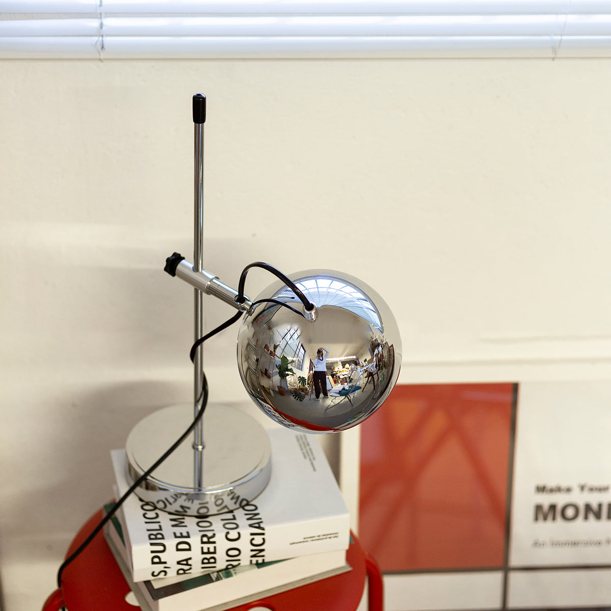 Ball Bracket Table Lamp - Lumpaz