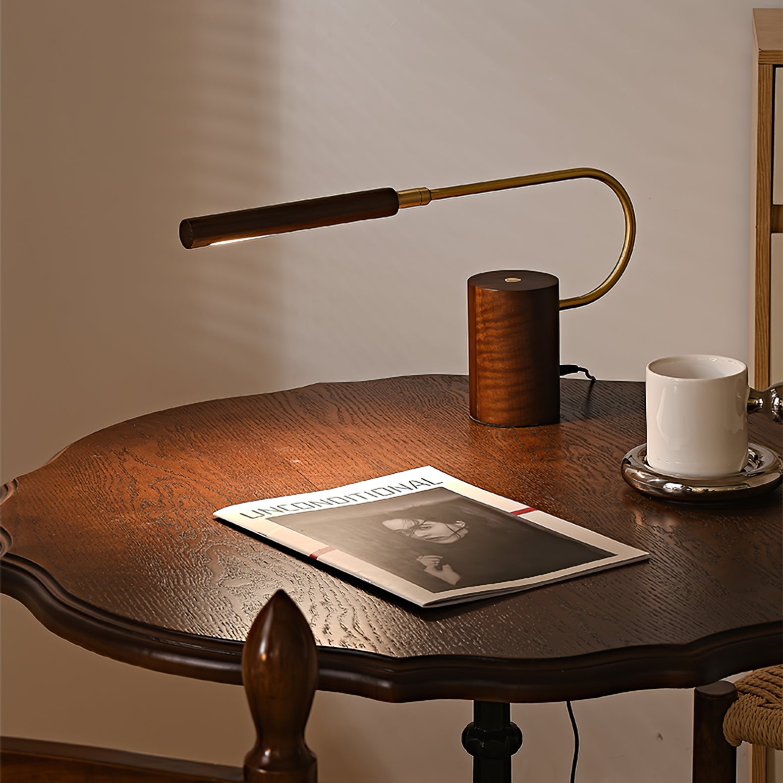Banker Slim Table Lamp - Lumpaz