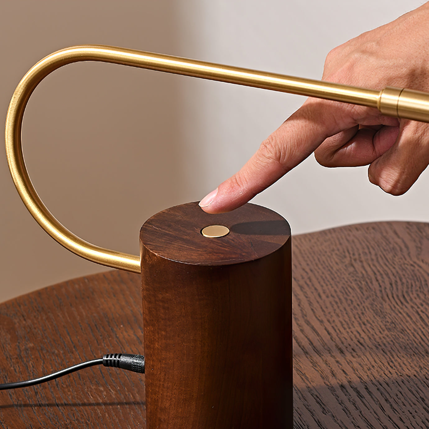 Banker Slim Table Lamp - Lumpaz