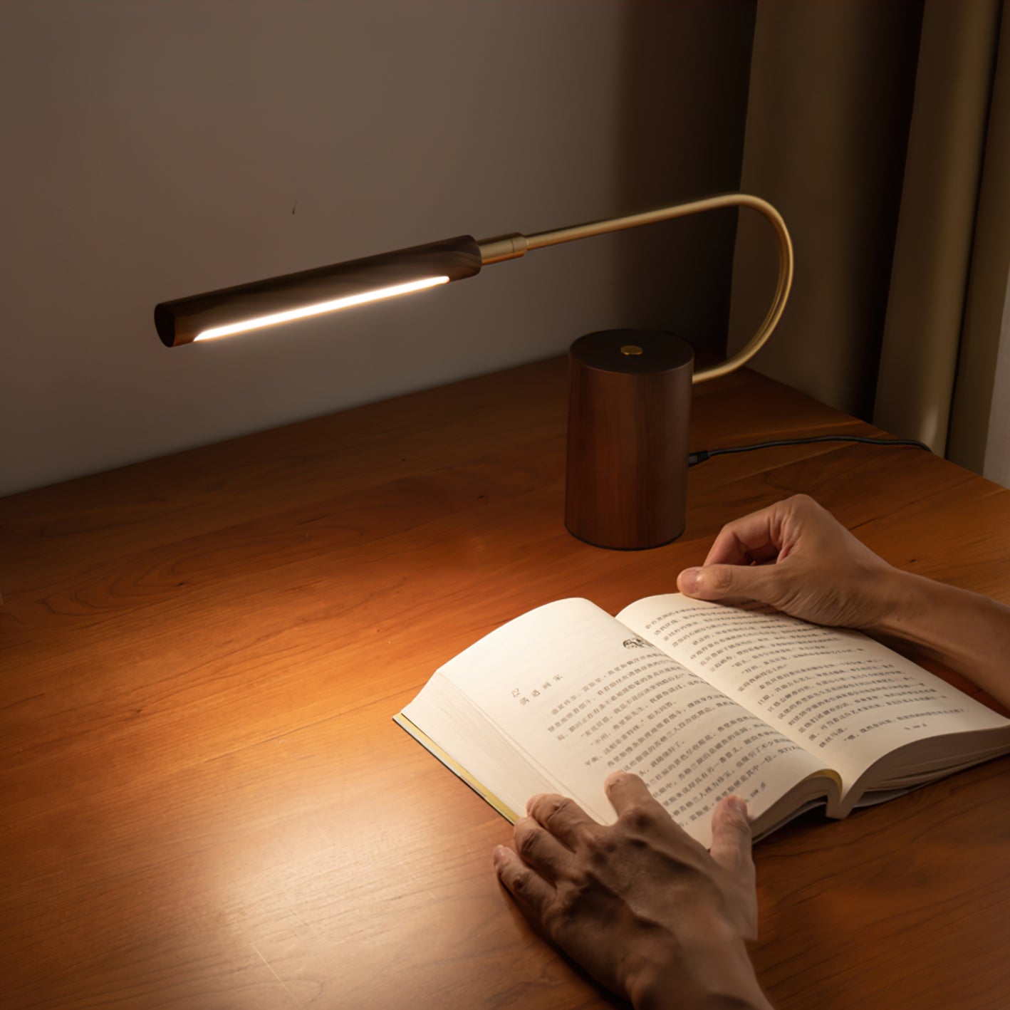 Banker Slim Table Lamp - Lumpaz