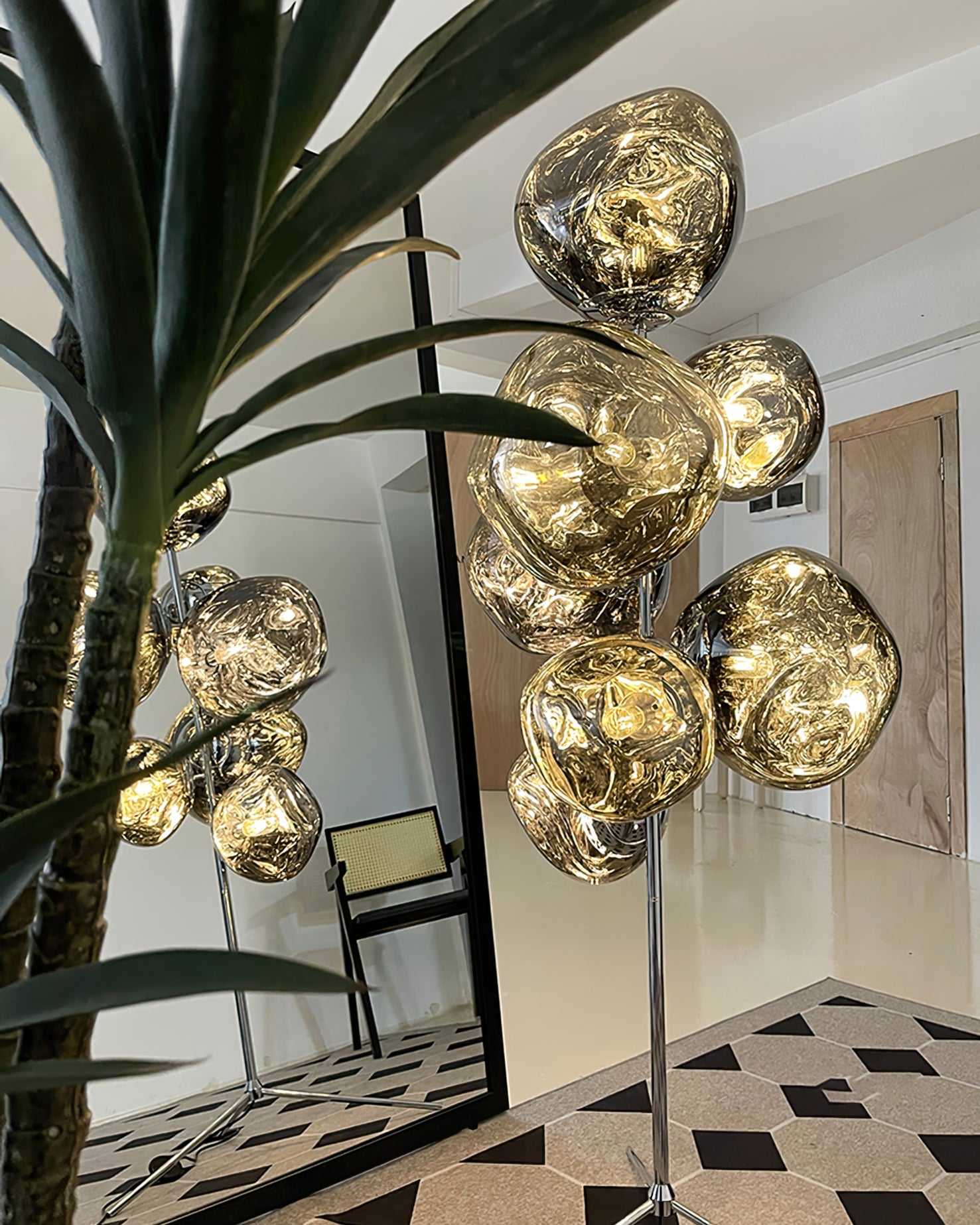 Lava Cone Floor Lamp - Lumpaz