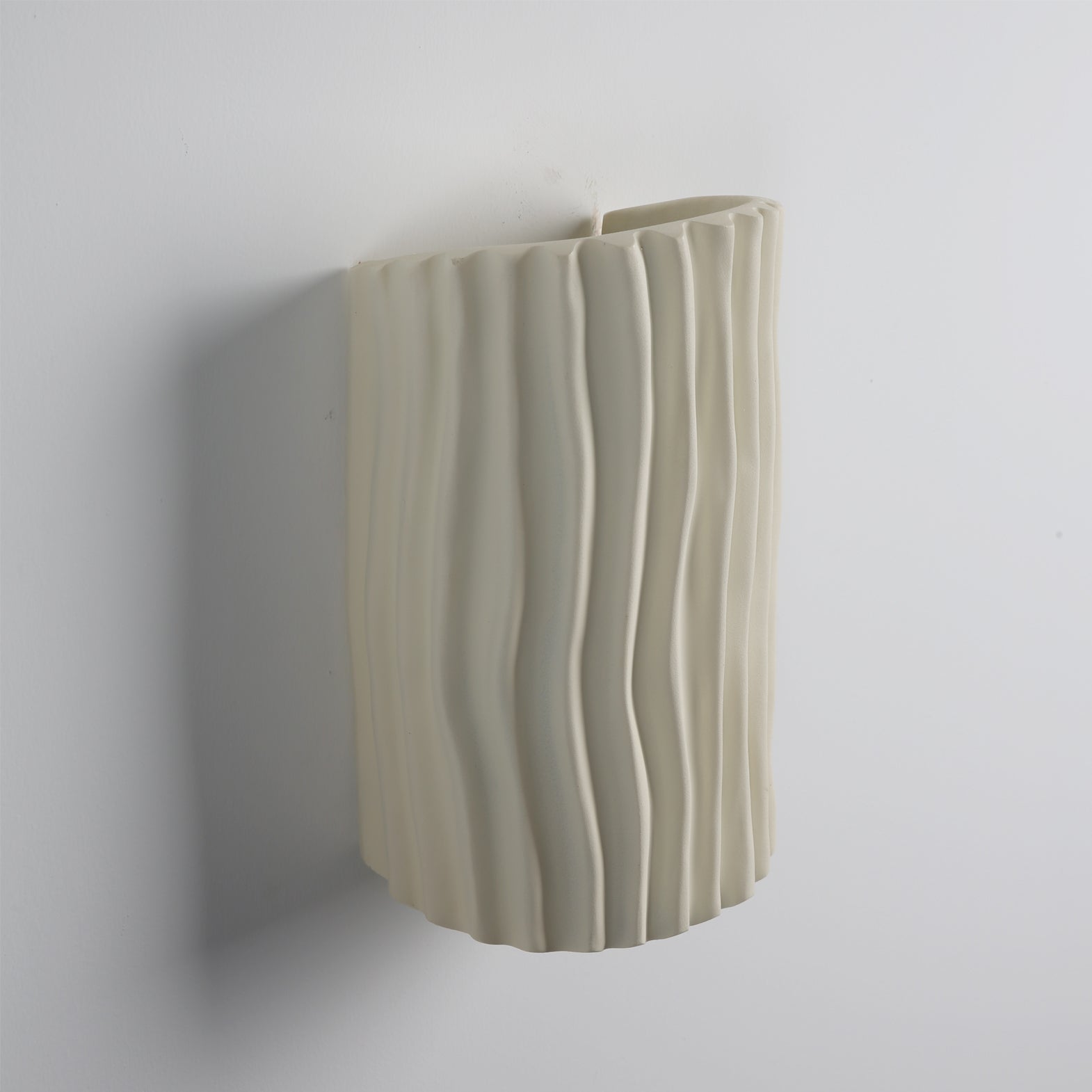 Pleated Resin Wall Lamp - Lumpaz