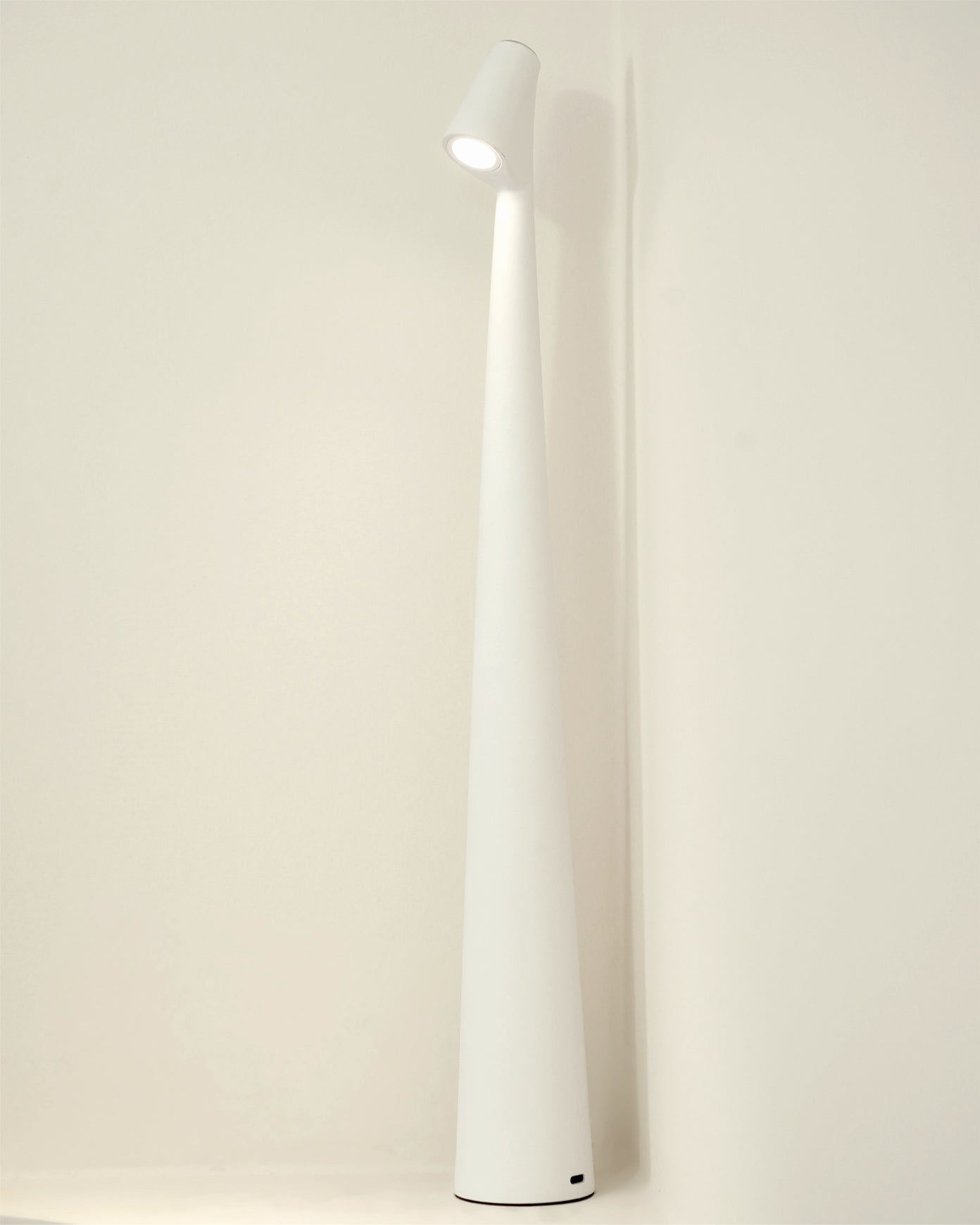 Africa Built-in Battery Table Lamp - Lumpaz