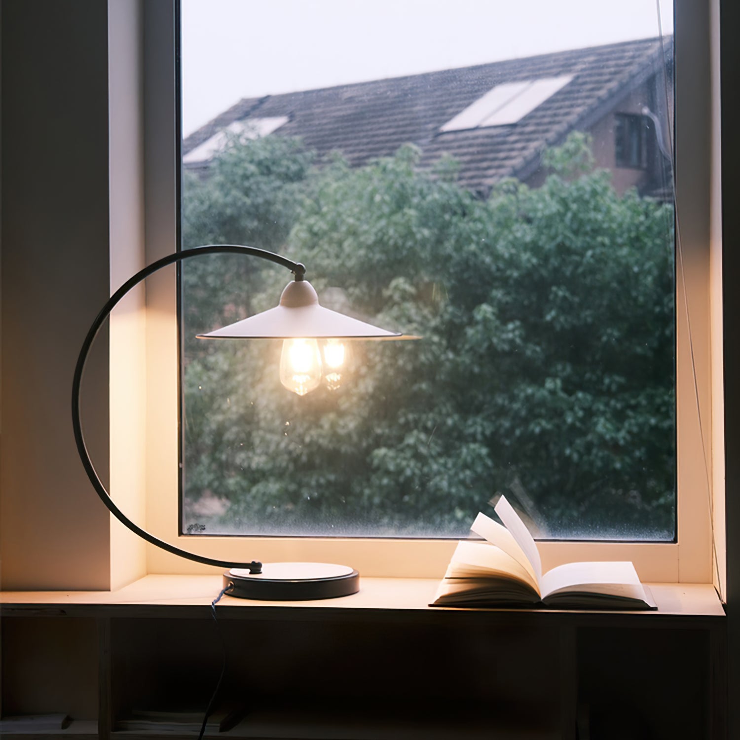 Swan Blue Table Lamp - Lumpaz