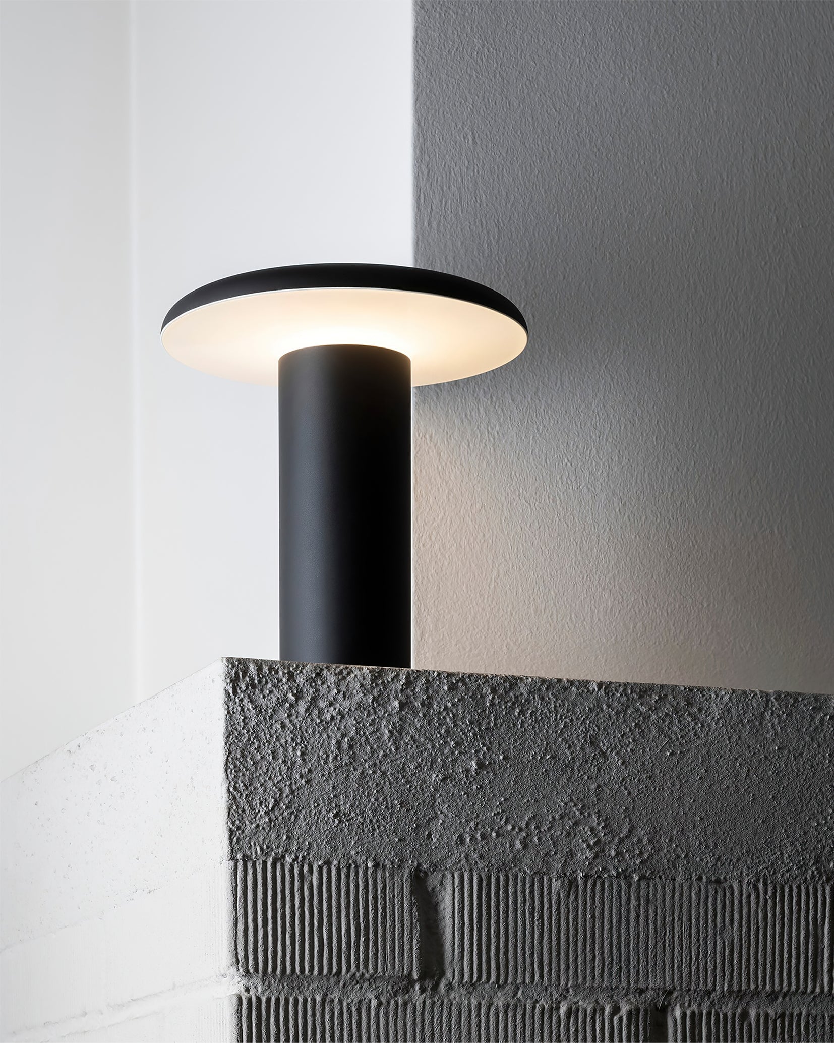 Takku Built-in Battery Table Lamp - Lumpaz