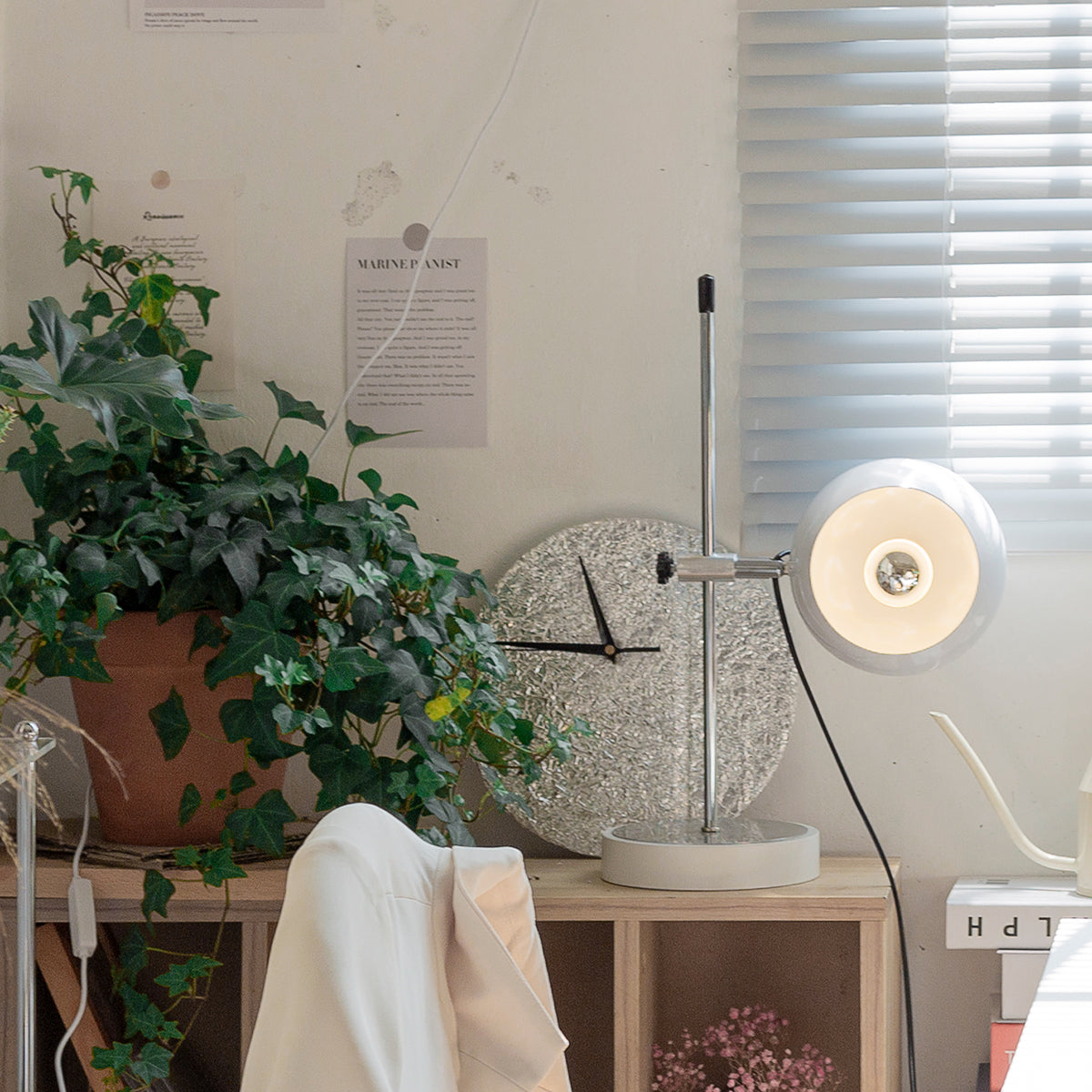 Ball Bracket Table Lamp - Lumpaz