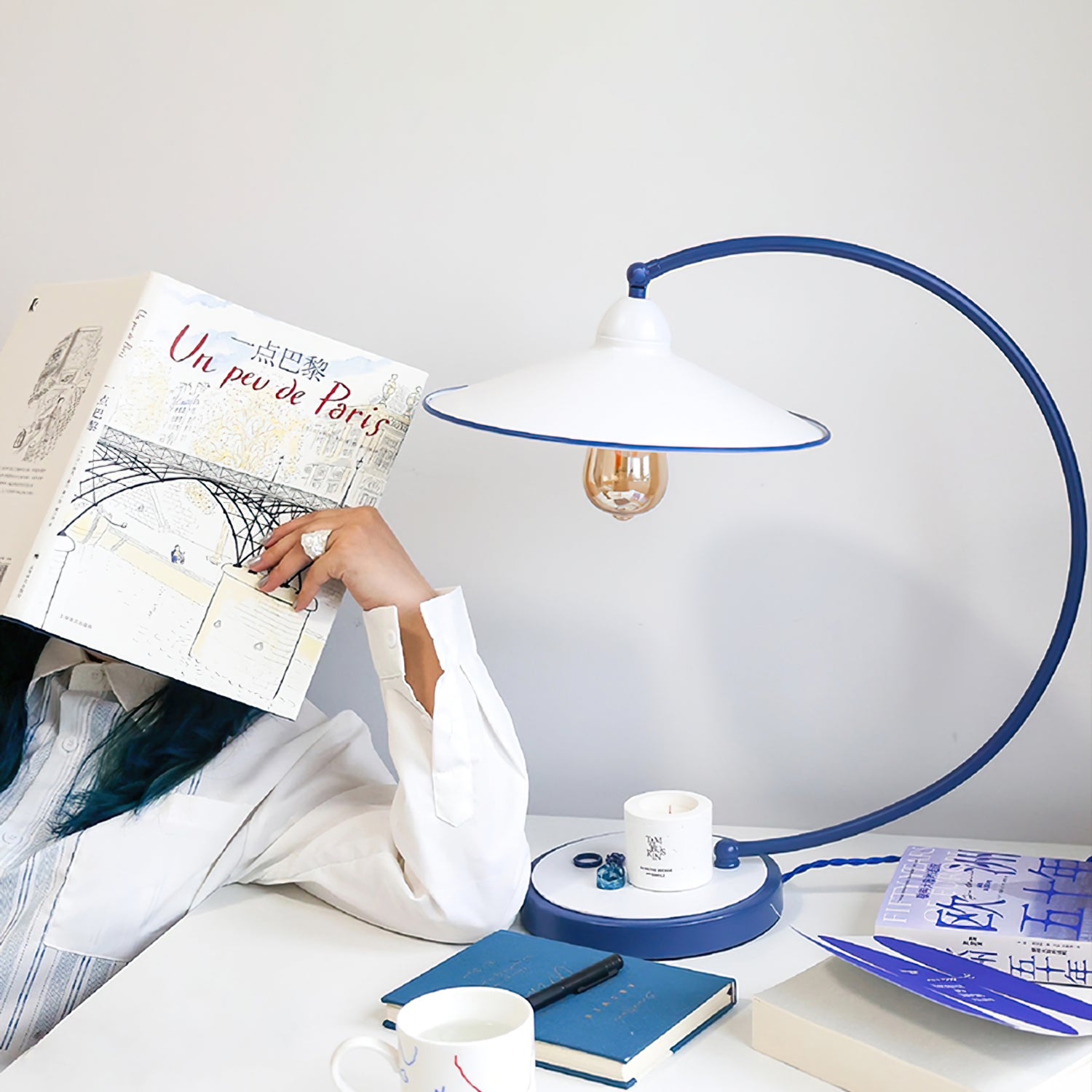 Swan Blue Table Lamp - Lumpaz