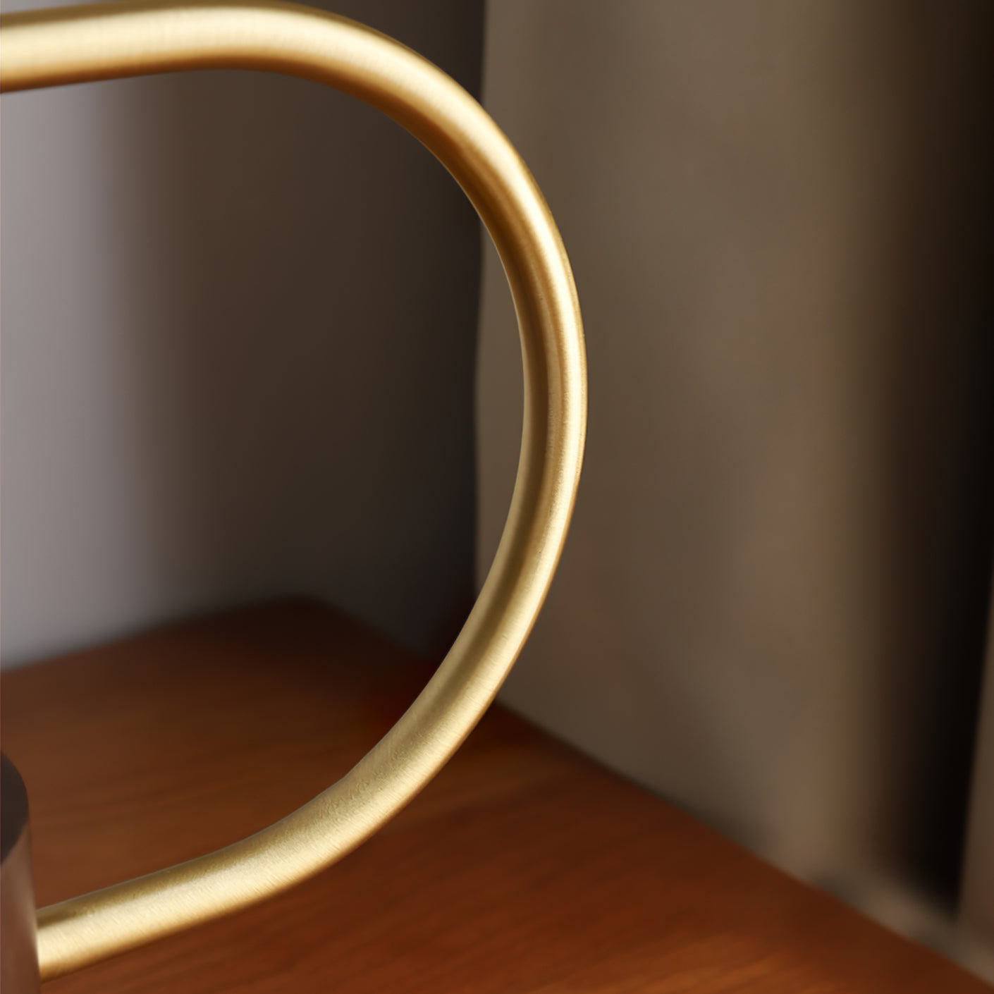 Banker Slim Table Lamp - Lumpaz