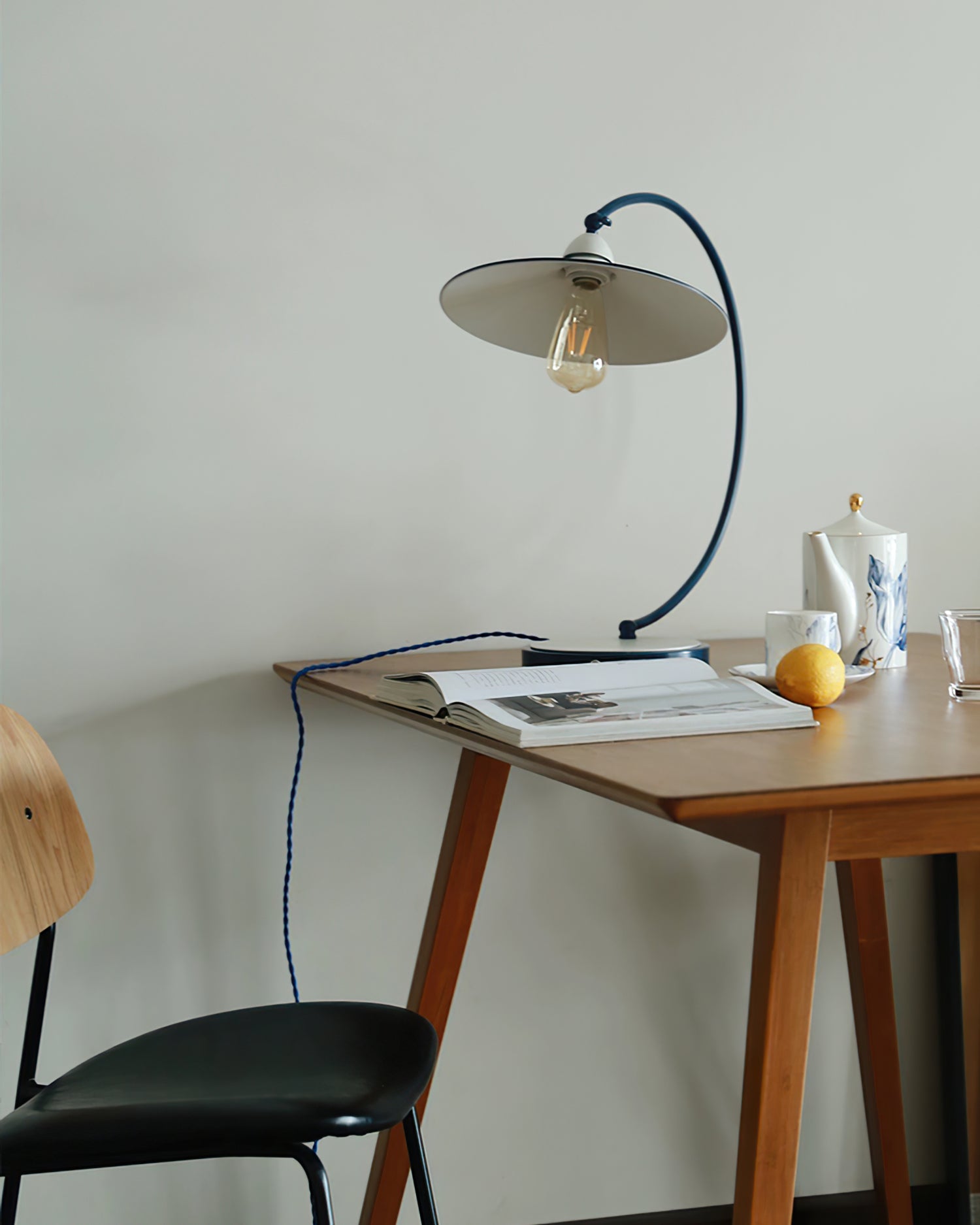 Swan Blue Table Lamp - Lumpaz