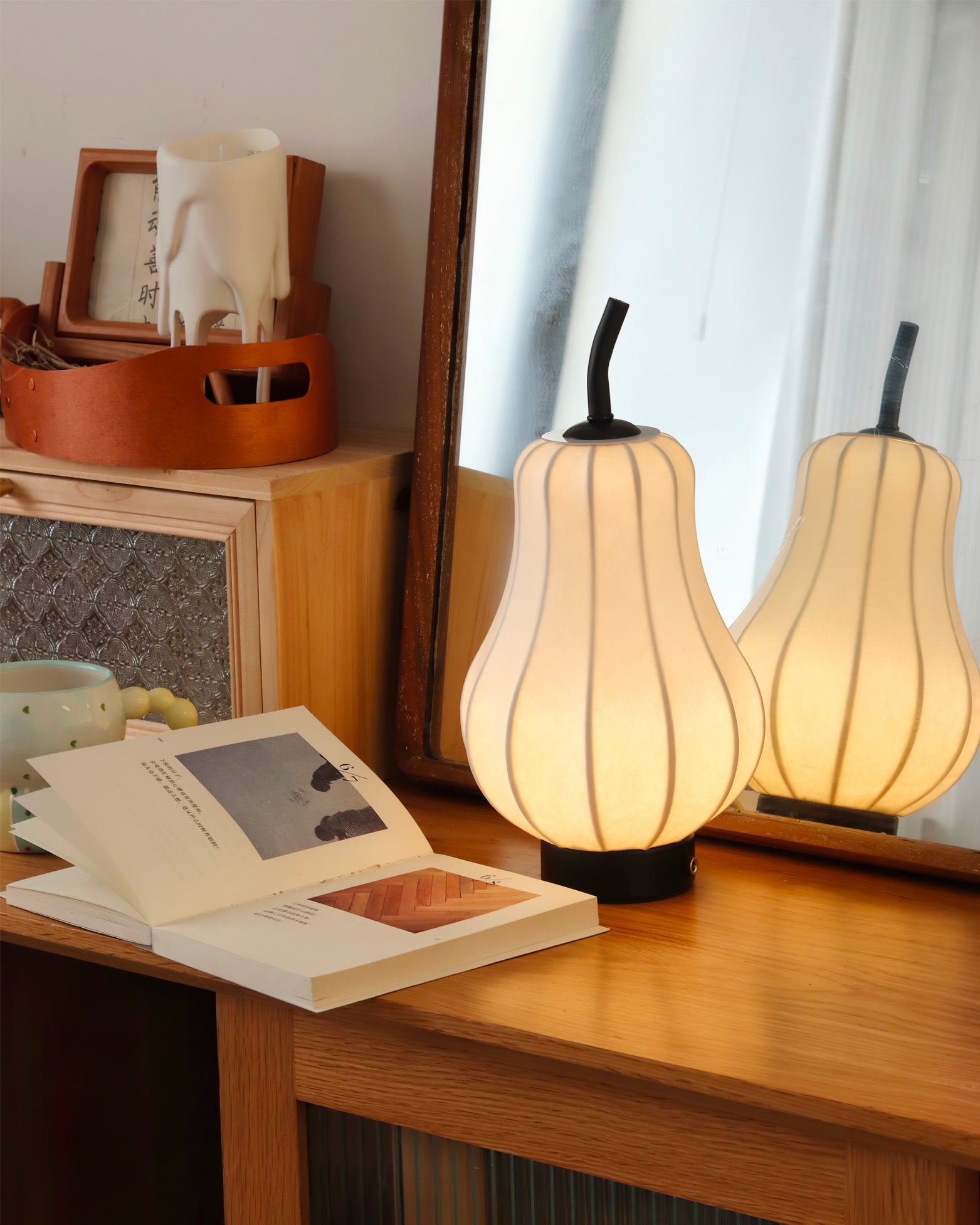 Pear Built-in Battery Table Lamp - Lumpaz
