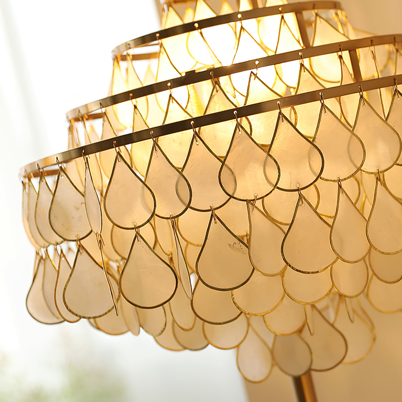 Vivant Shell Floor Lamp - Lumpaz