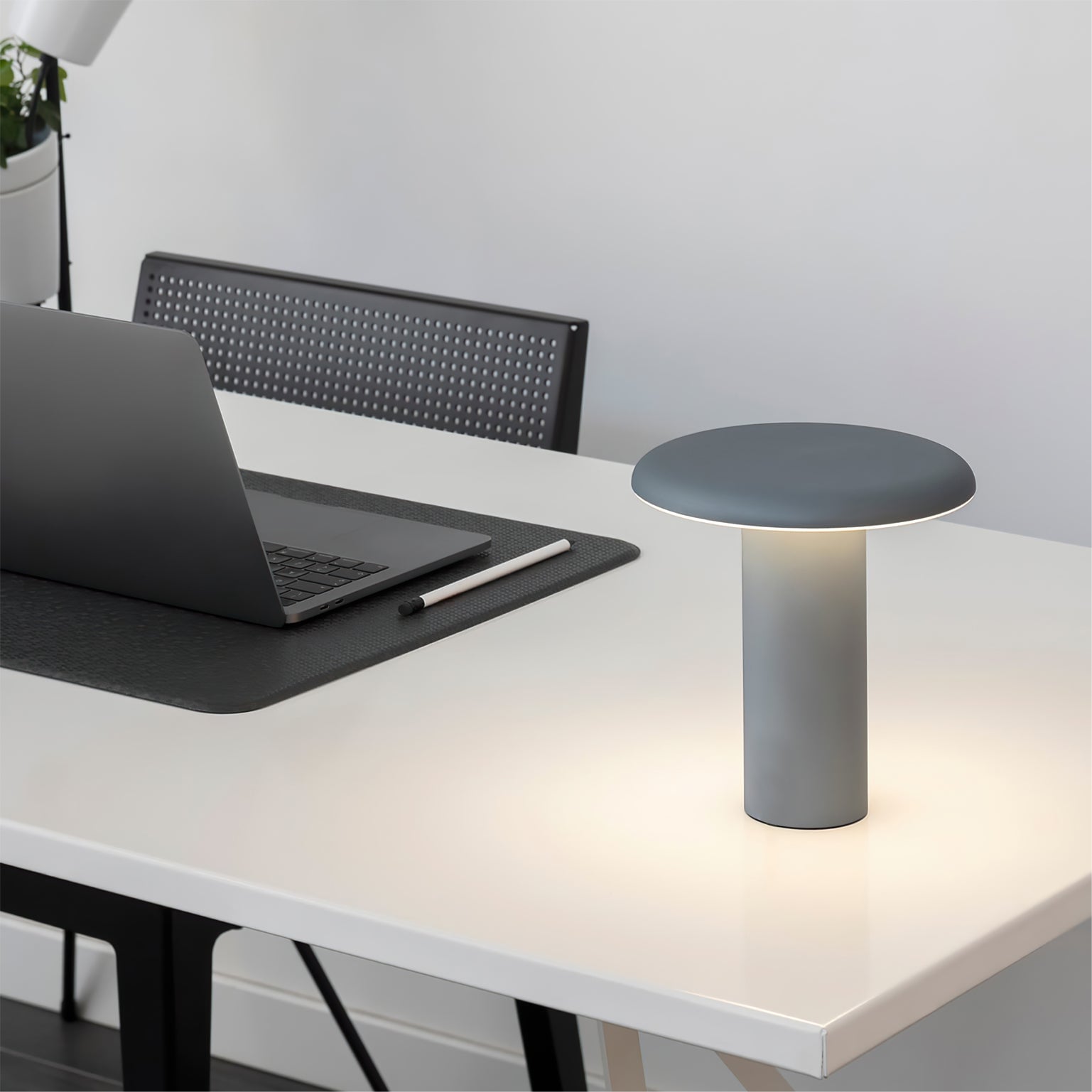 Takku Built-in Battery Table Lamp - Lumpaz