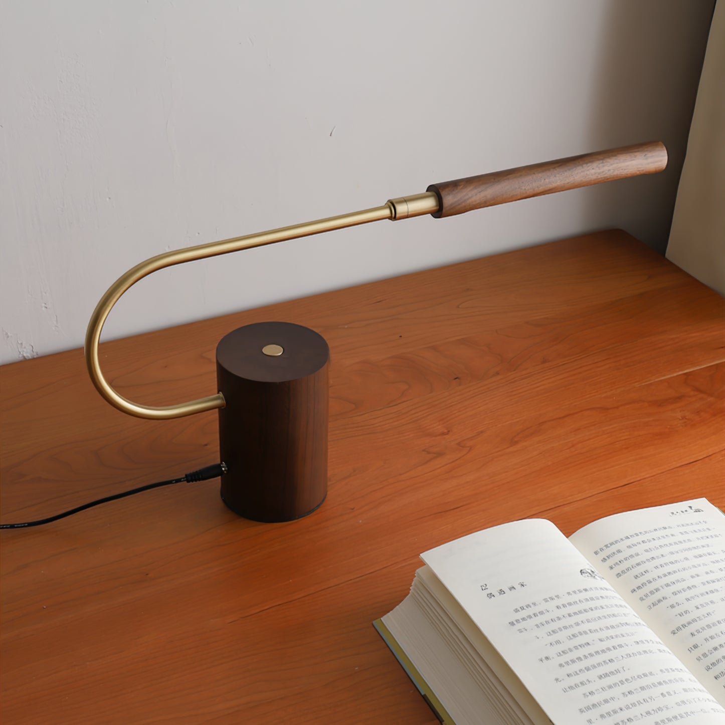 Banker Slim Table Lamp - Lumpaz