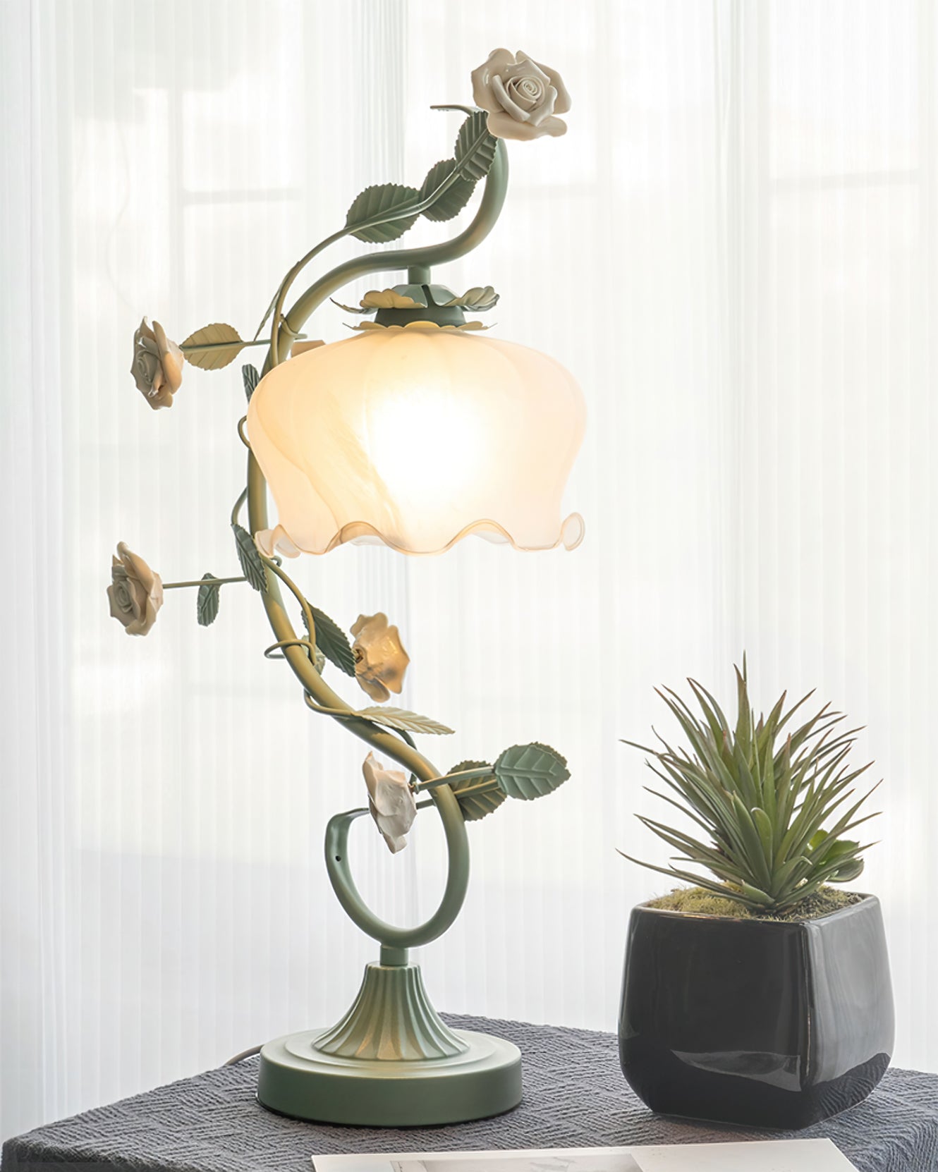 Aeyee Table Lamp - Lumpaz
