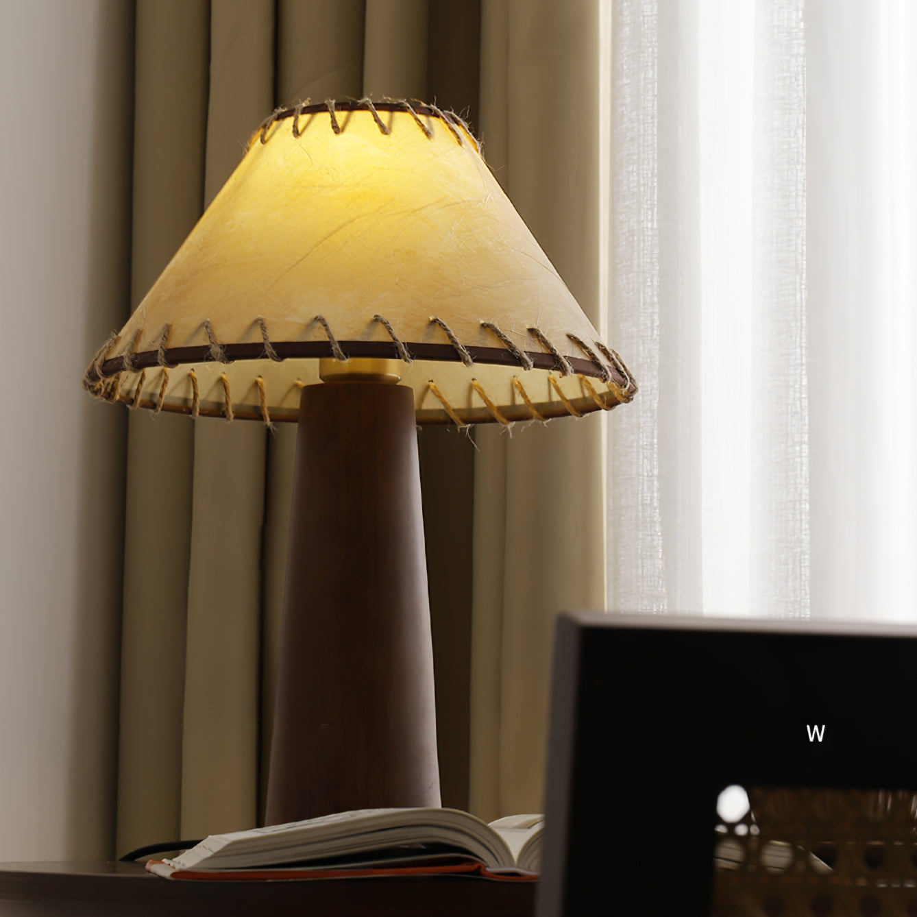 Basica Table Lamp - Lumpaz
