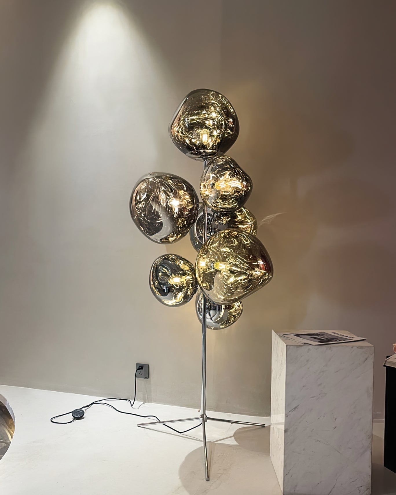 Lava Cone Floor Lamp - Lumpaz