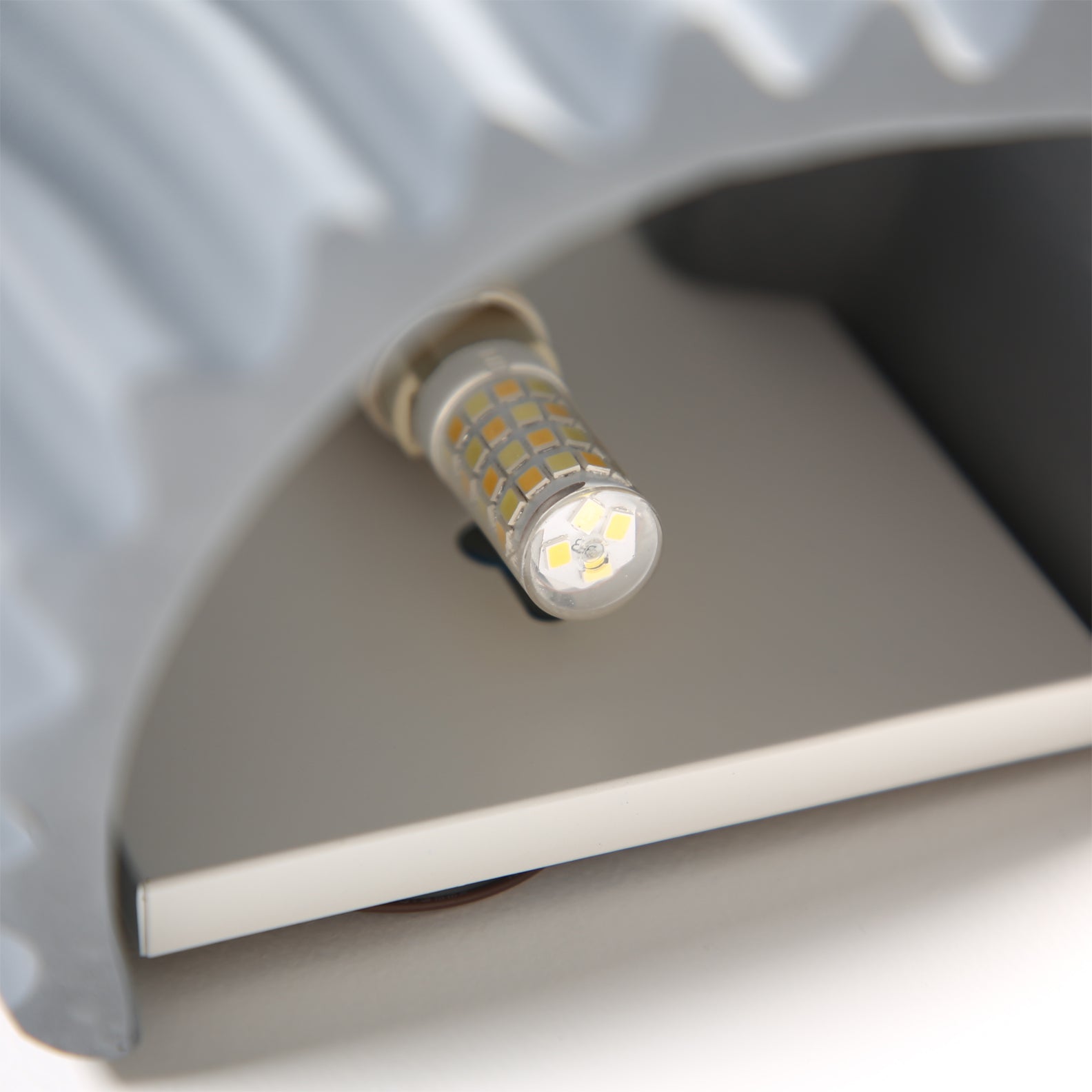 Pleated Resin Wall Lamp - Lumpaz