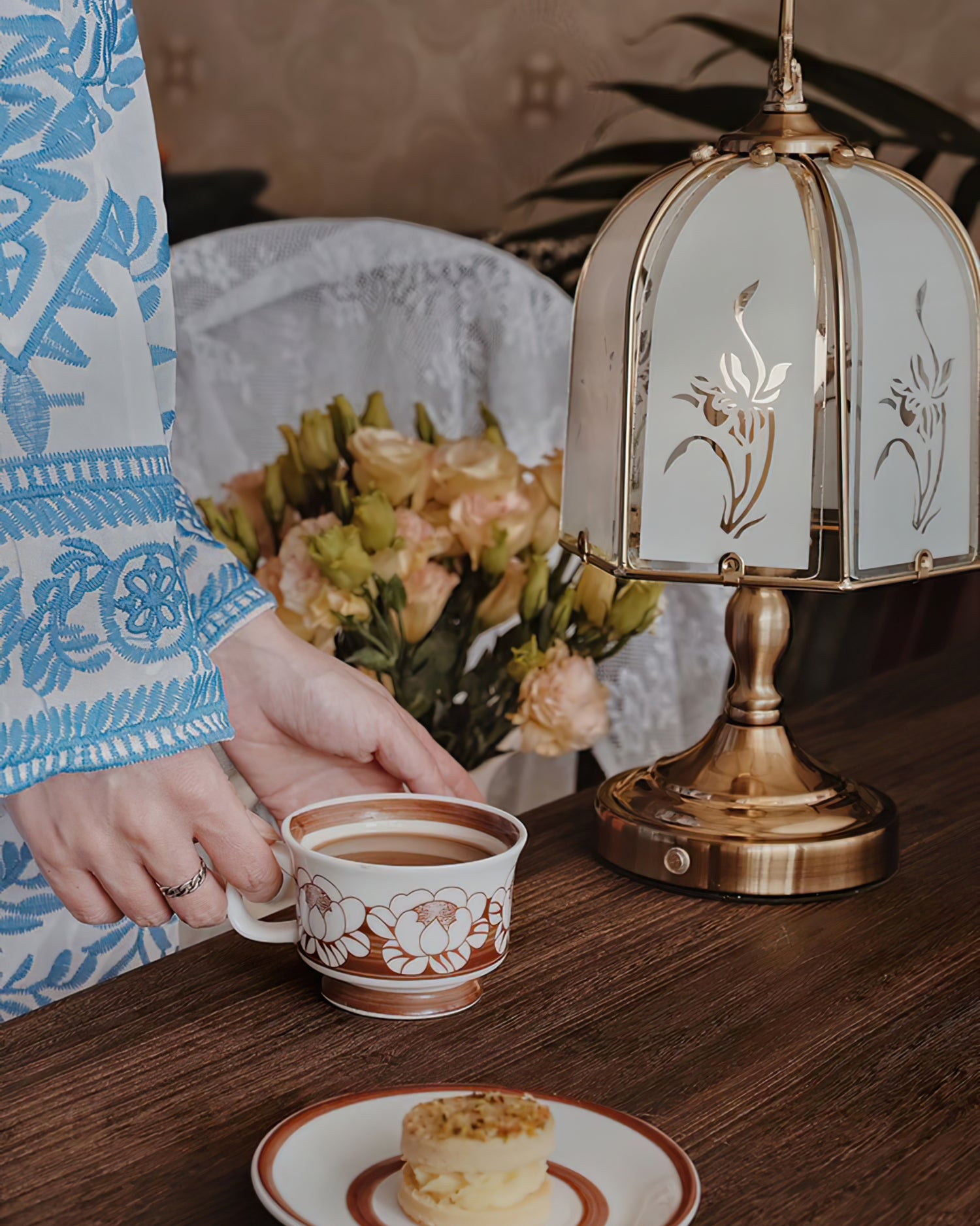 Orchid Glass Table Lamp - Lumpaz