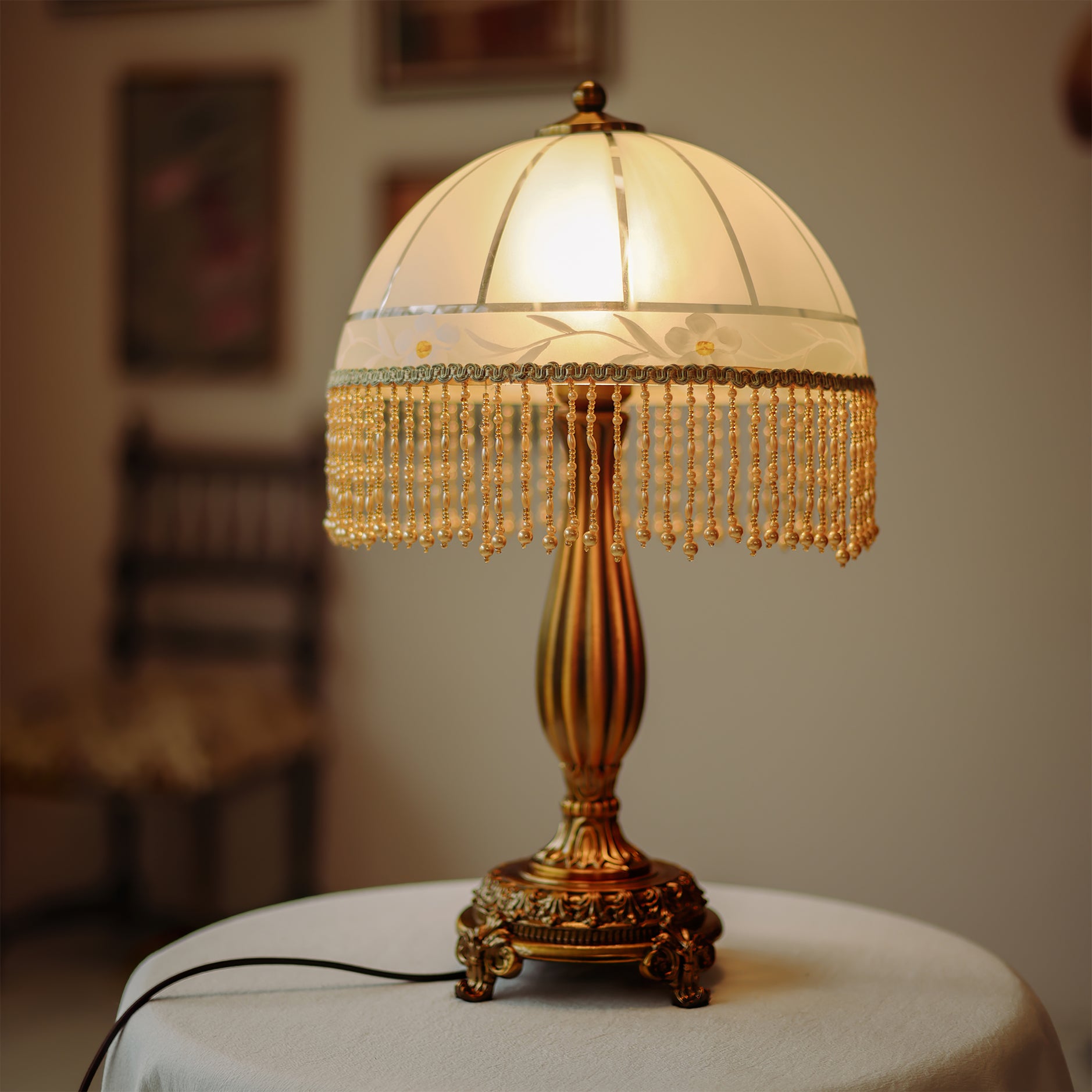 Tassel Flower Table Lamp - Lumpaz