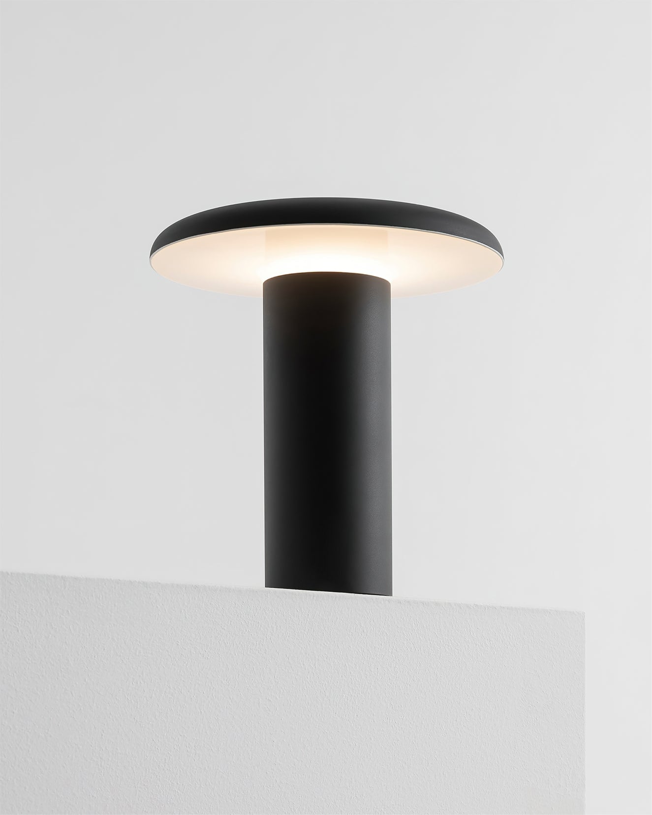Takku Built-in Battery Table Lamp - Lumpaz