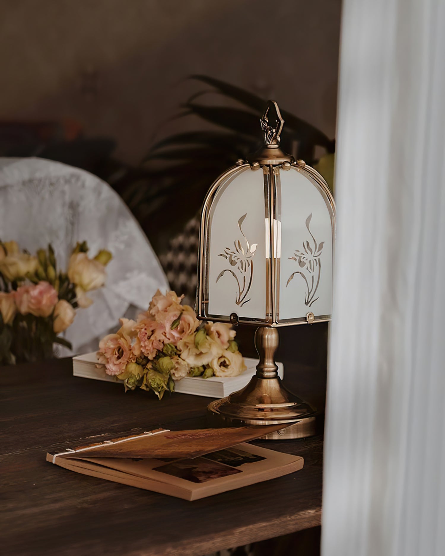 Orchid Glass Table Lamp - Lumpaz