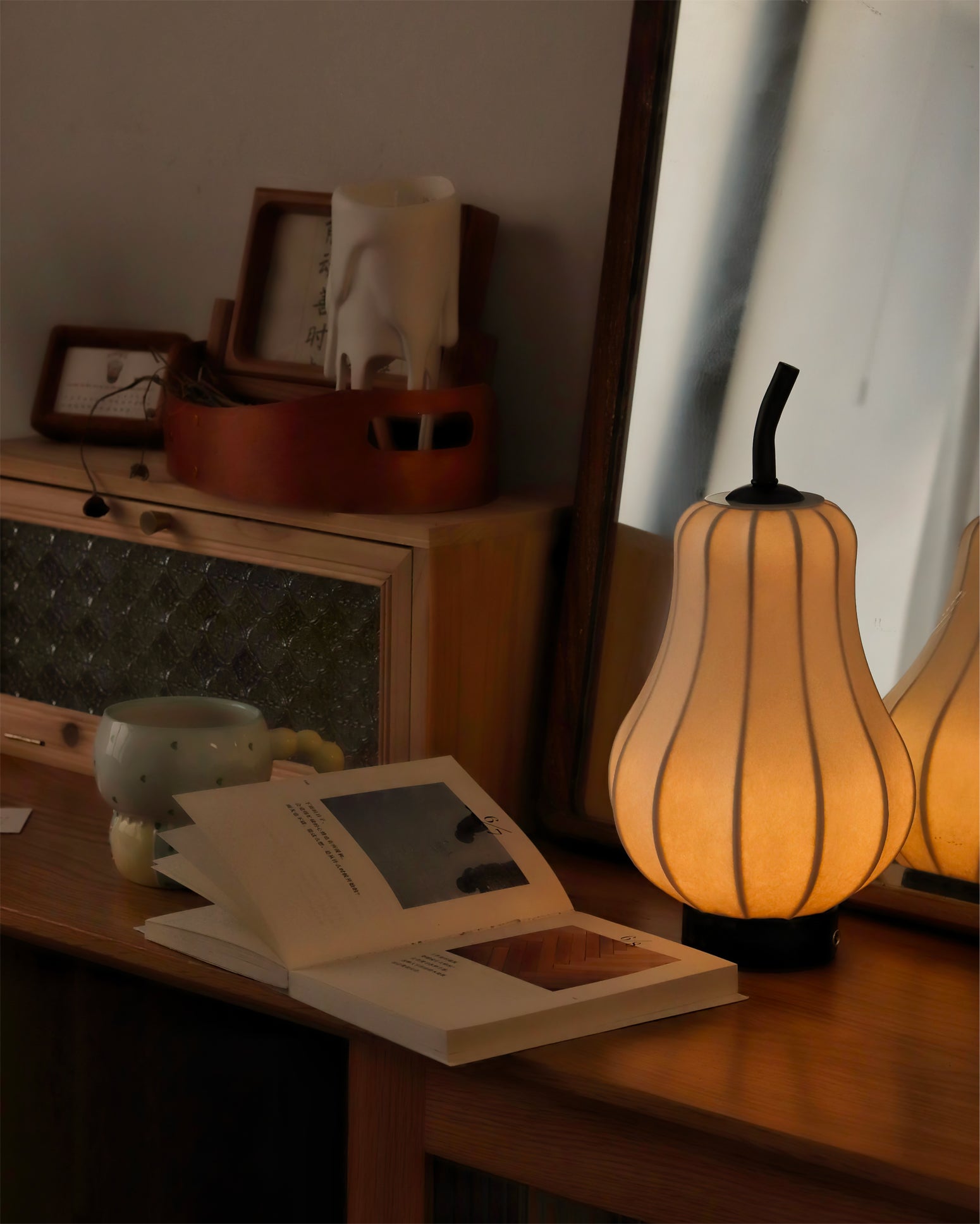 Pear Built-in Battery Table Lamp - Lumpaz