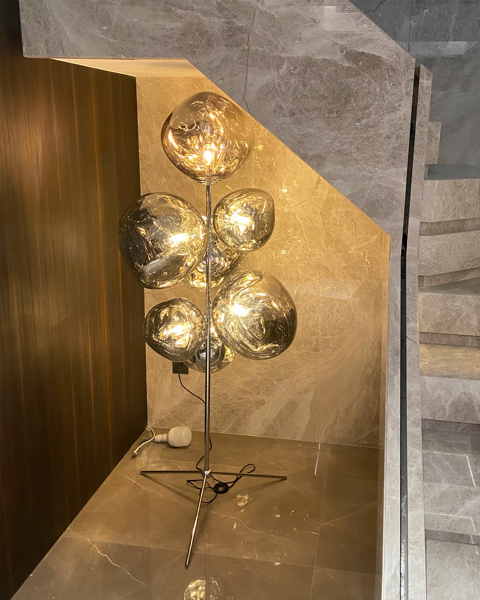 Lava Cone Floor Lamp - Lumpaz