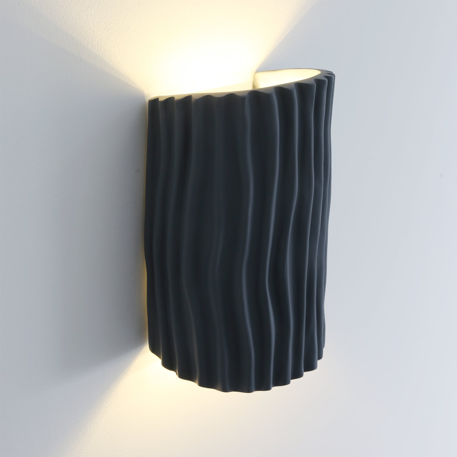 Pleated Resin Wall Lamp - Lumpaz