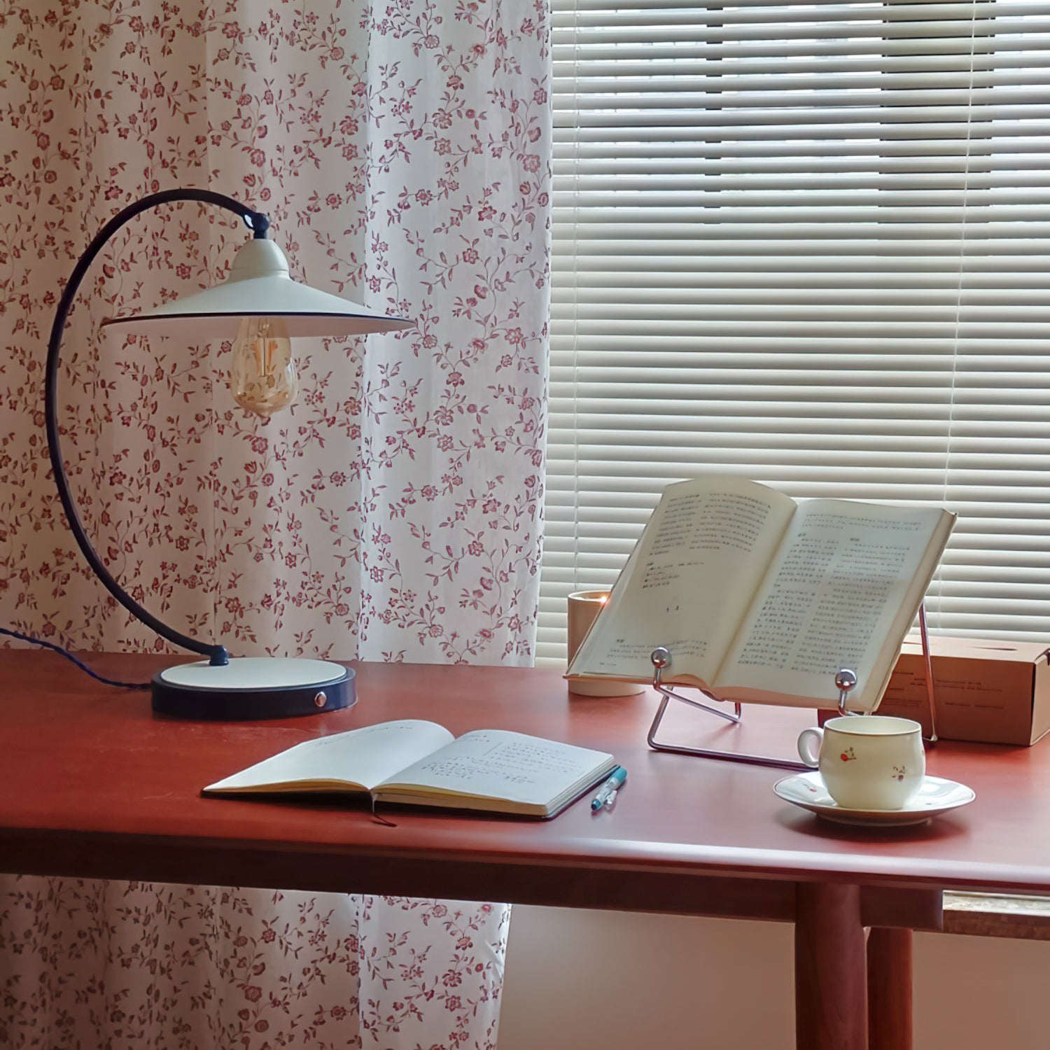 Swan Blue Table Lamp - Lumpaz