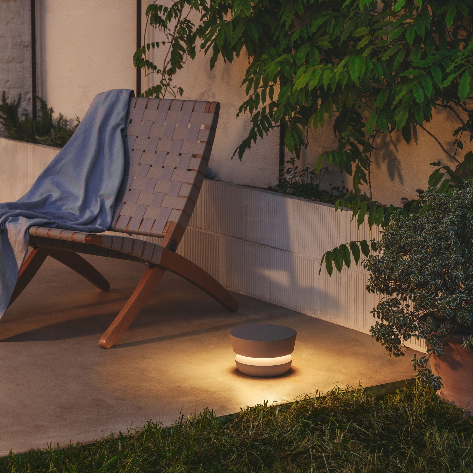 Dots Outdoor Table Lamp - Lumpaz