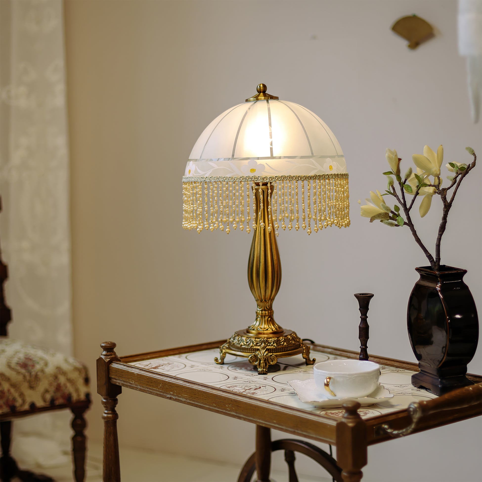 Tassel Flower Table Lamp - Lumpaz