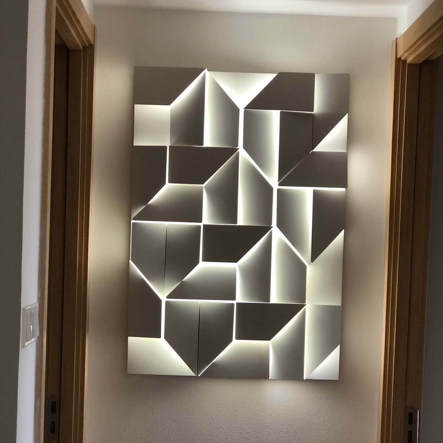 Shadows Built-in Battery Wall Lamp - Lumpaz