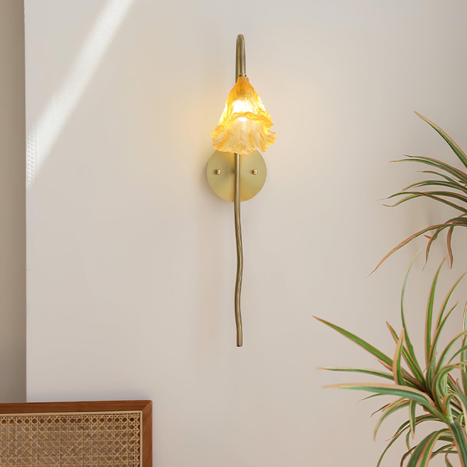 Lotus Amber Wall Lamp - Lumpaz