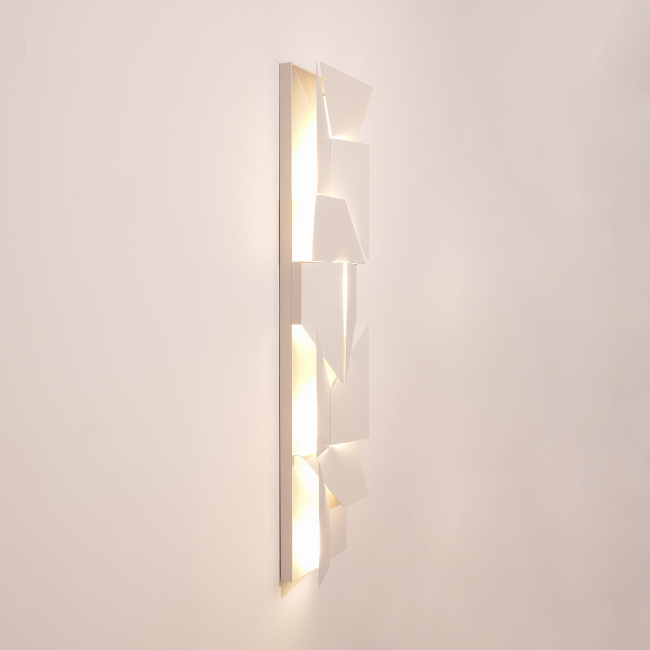 Shadows Built-in Battery Wall Lamp - Lumpaz
