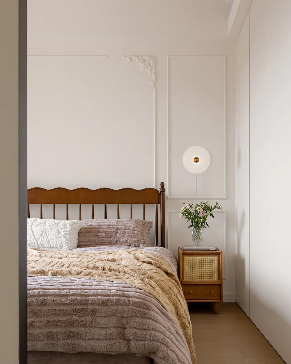 Round Alabaster Plug In Wall Lamp - Lumpaz